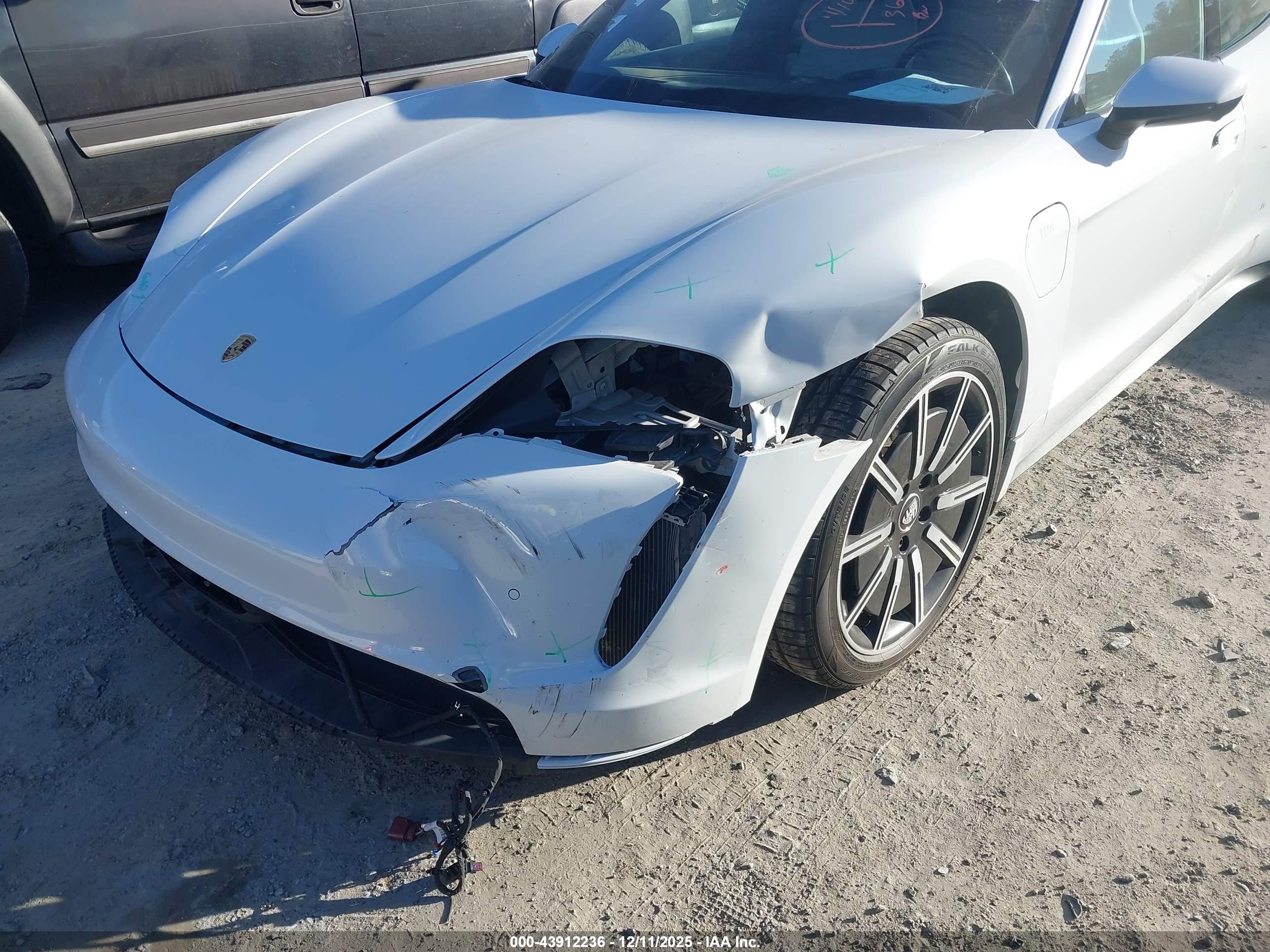 PORSCHE TAYCAN image 6