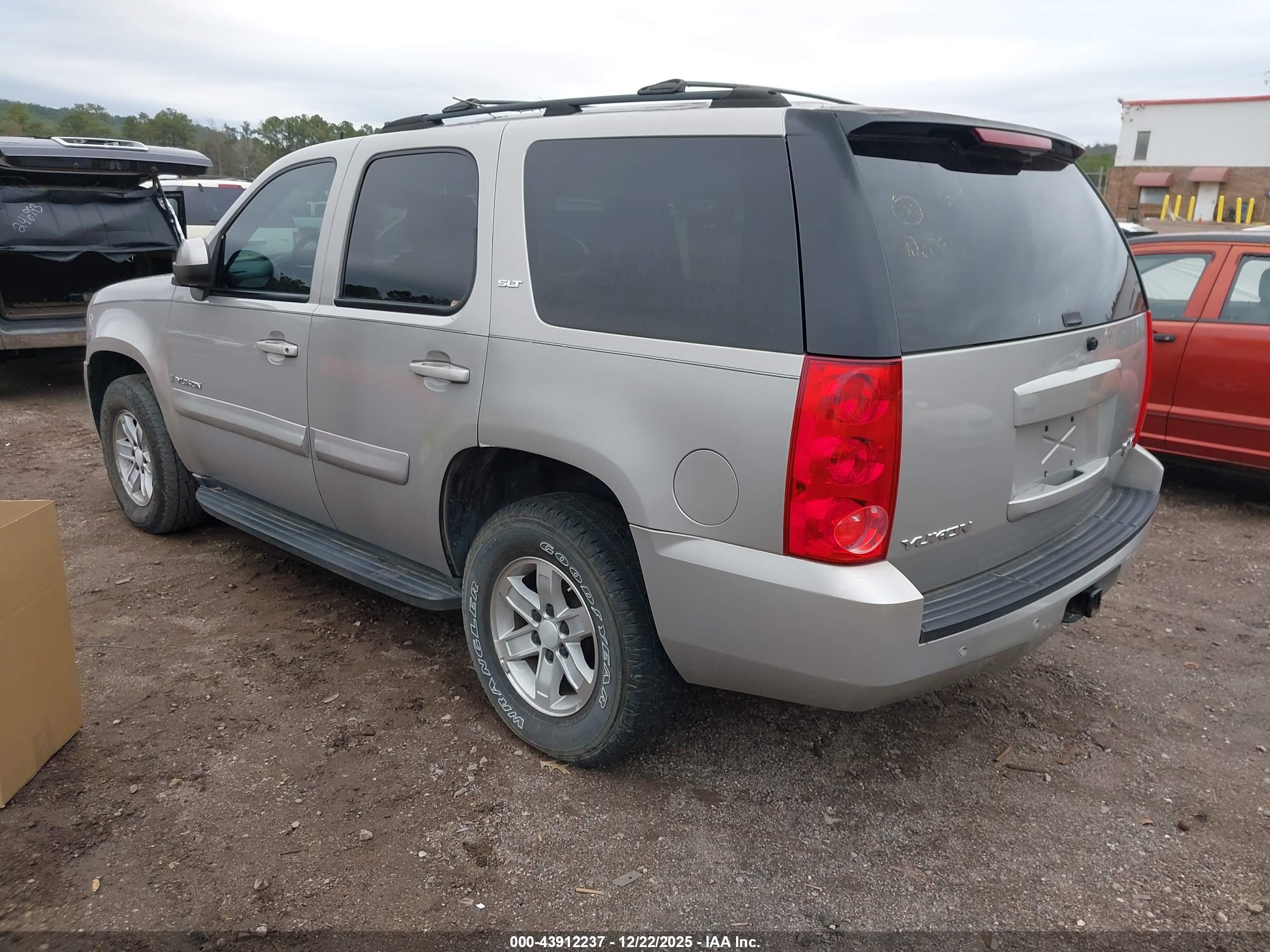 GMC YUKON image 3