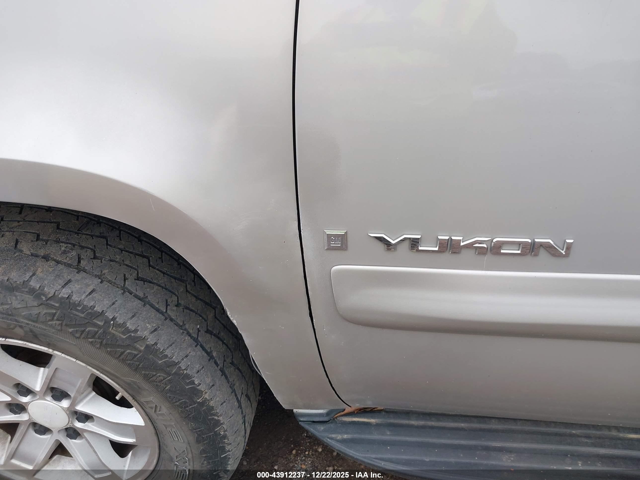 GMC YUKON image 6
