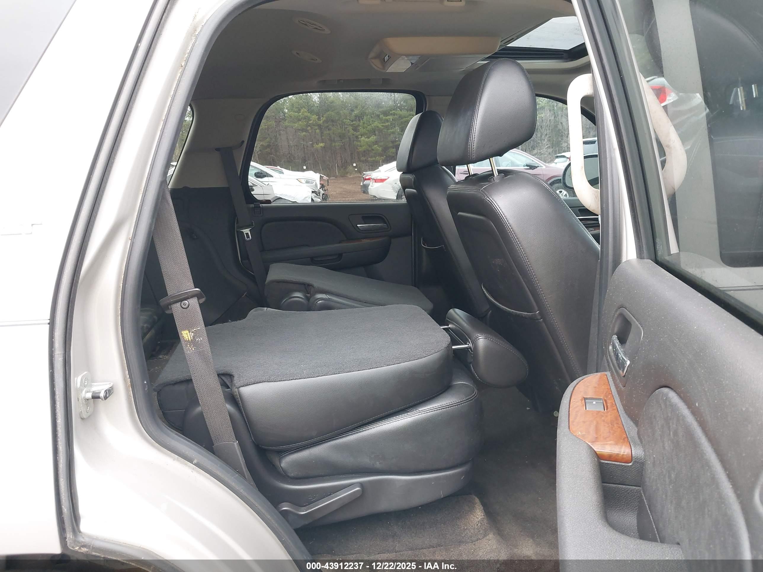 GMC YUKON image 8