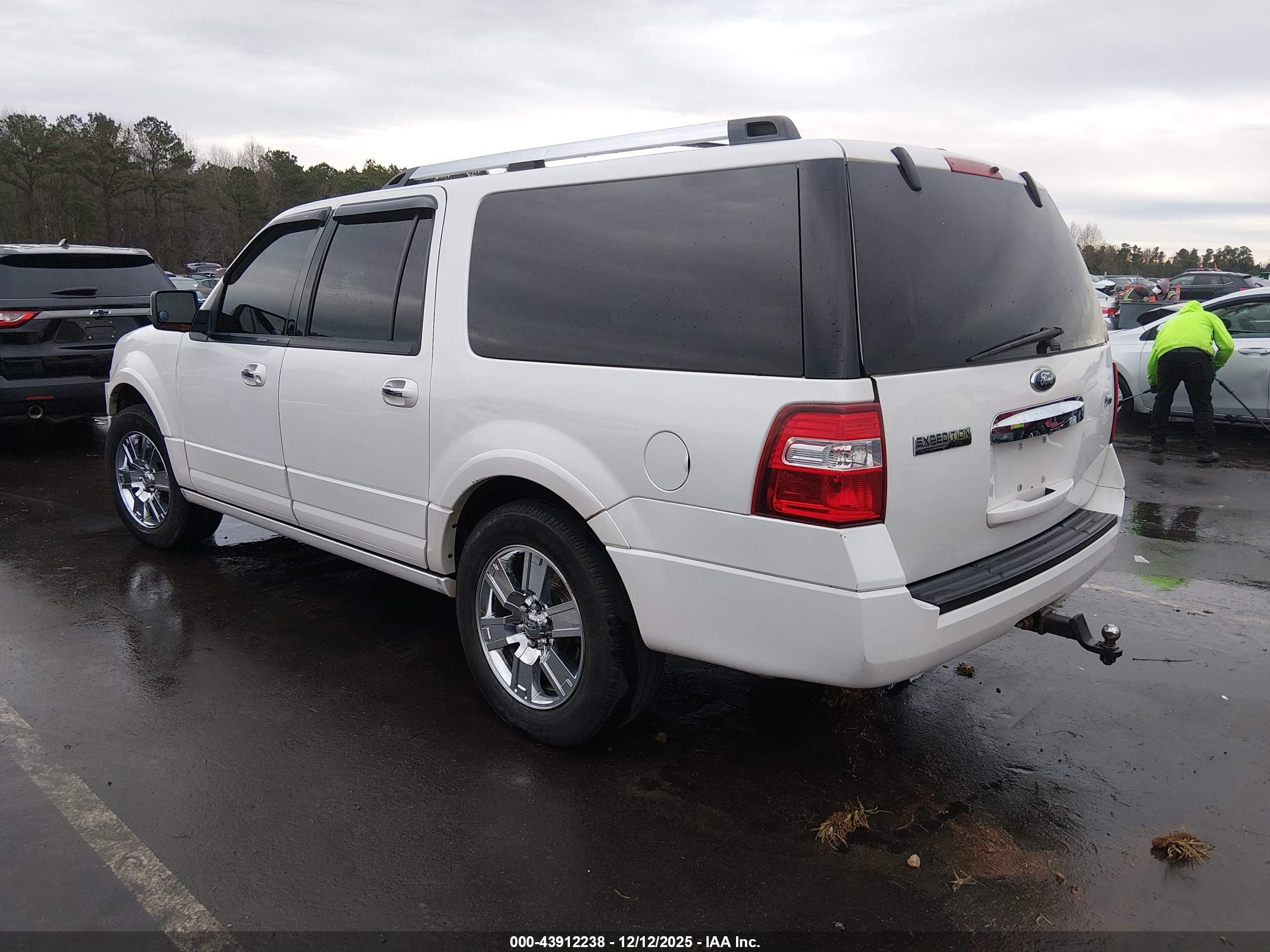 FORD EXPEDITION image 3