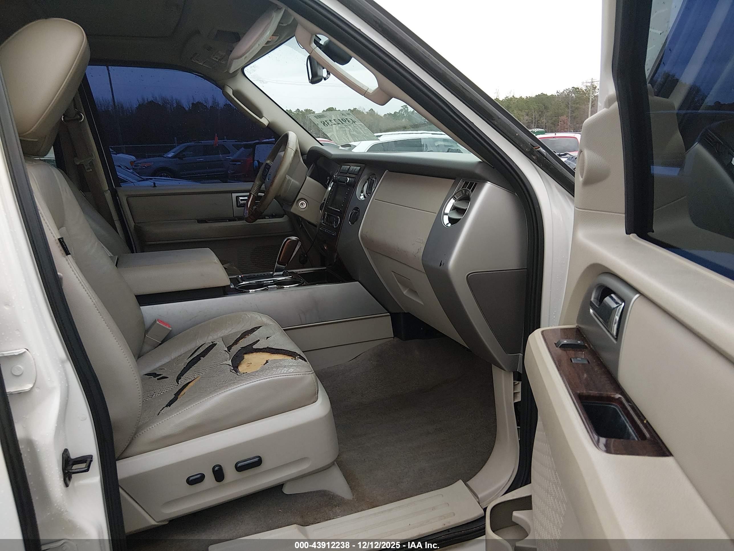 FORD EXPEDITION image 5