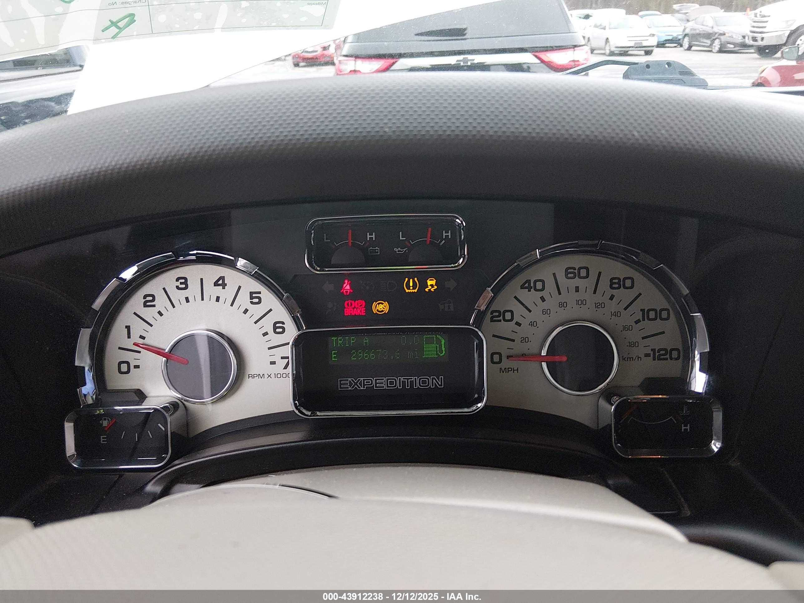 FORD EXPEDITION image 7
