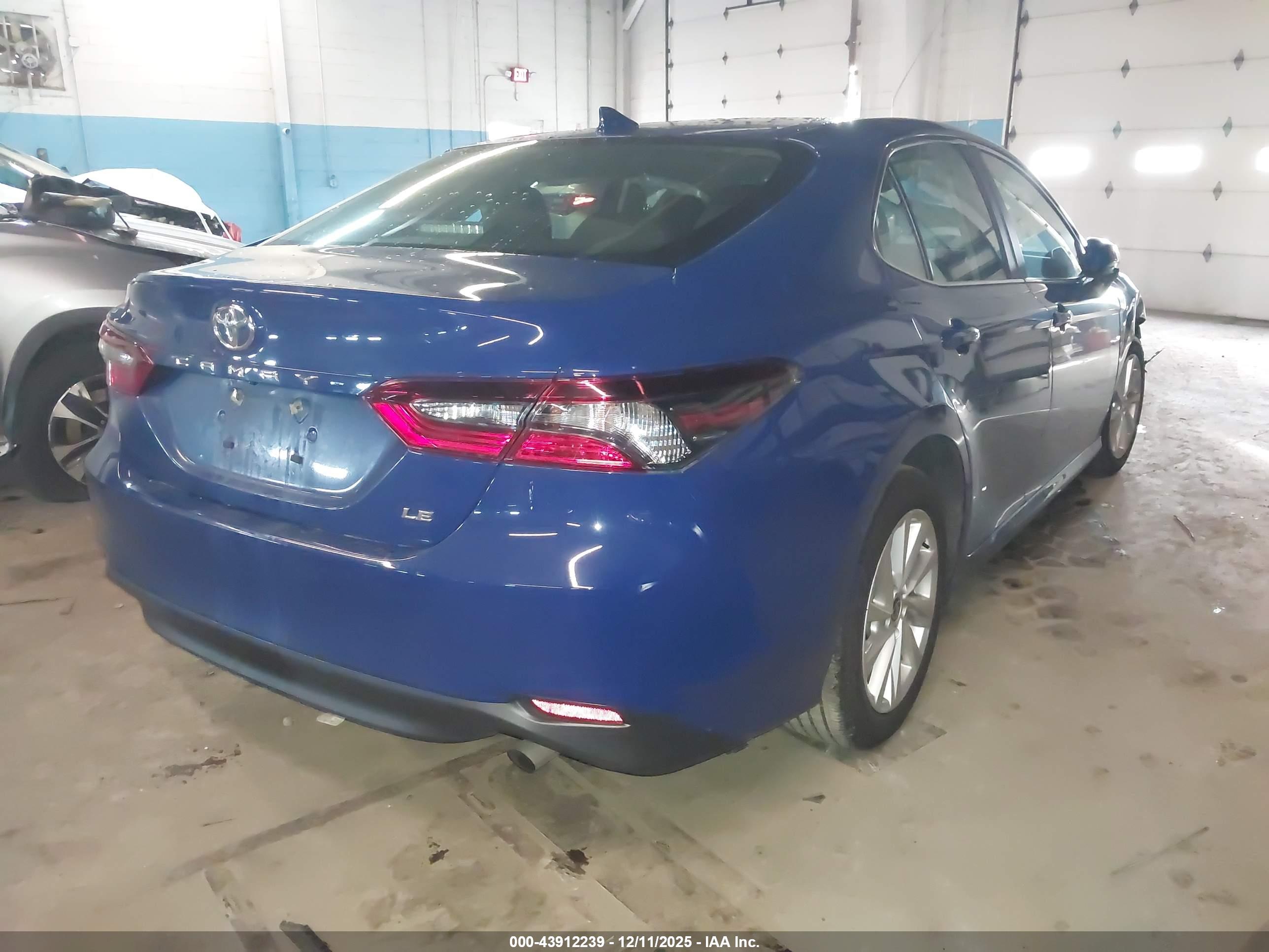 TOYOTA CAMRY image 4