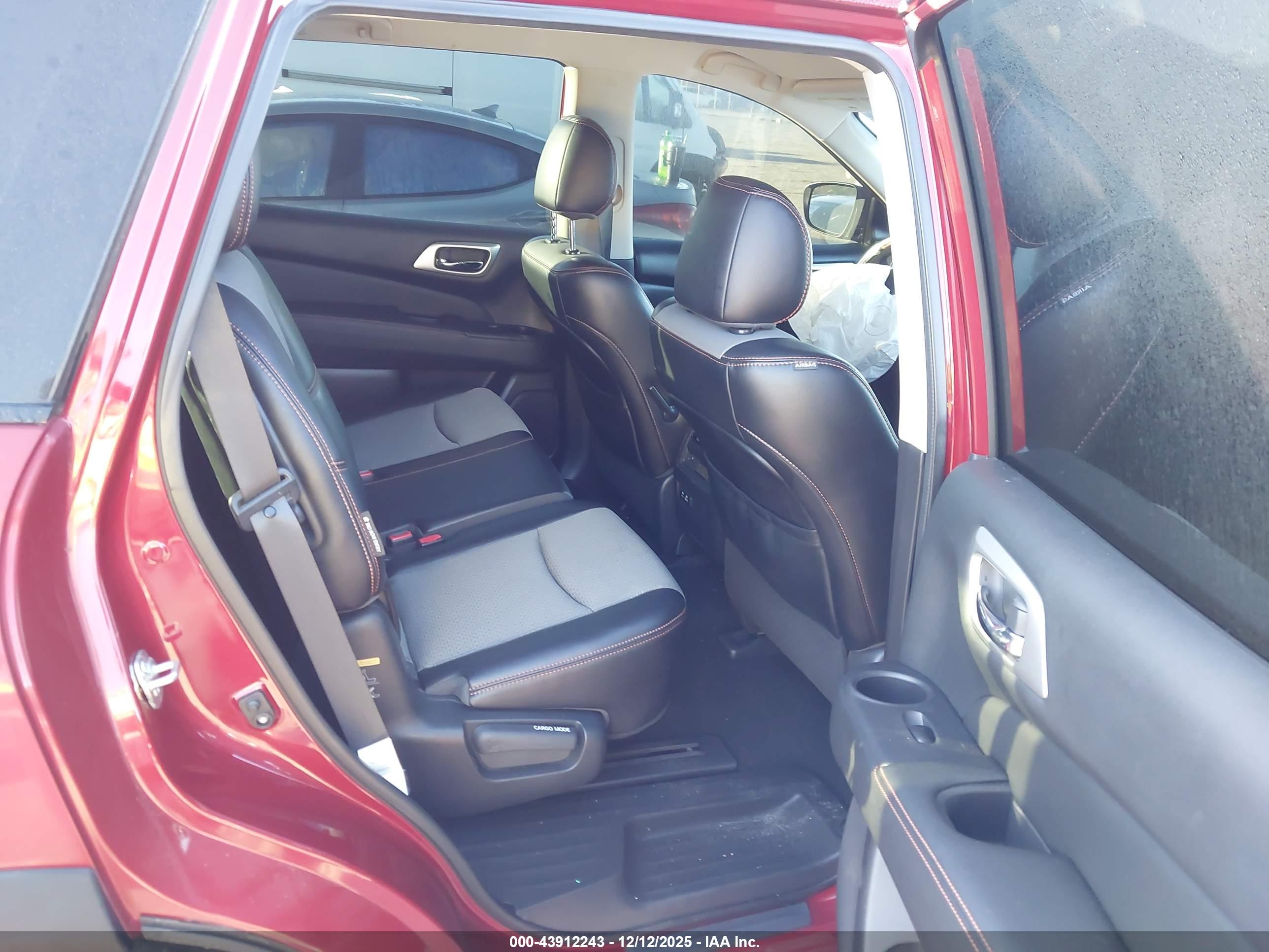 NISSAN PATHFINDER image 8