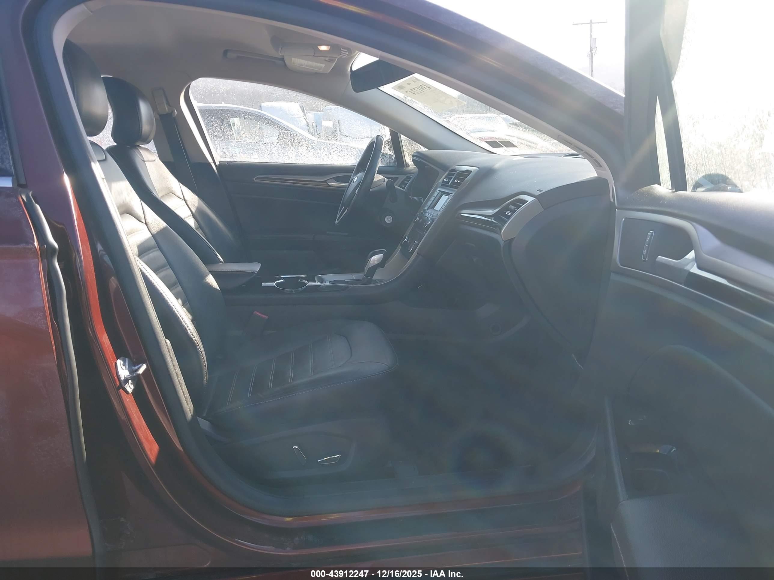 FORD FUSION image 5
