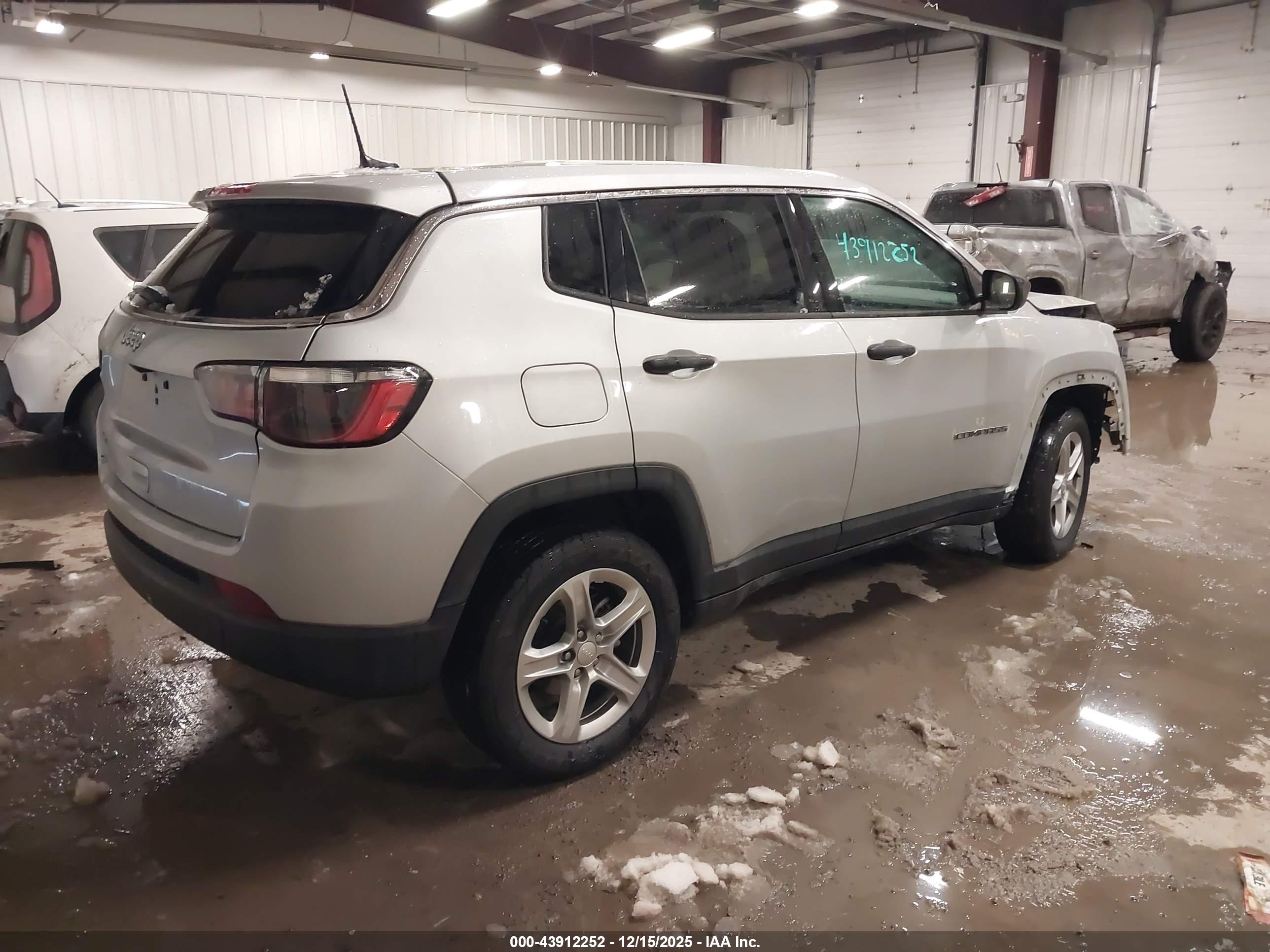 JEEP COMPASS image 4