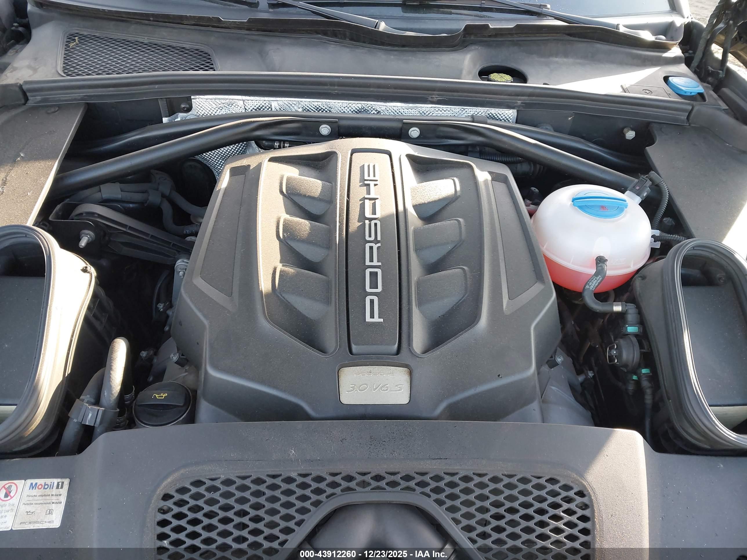 PORSCHE MACAN image 10