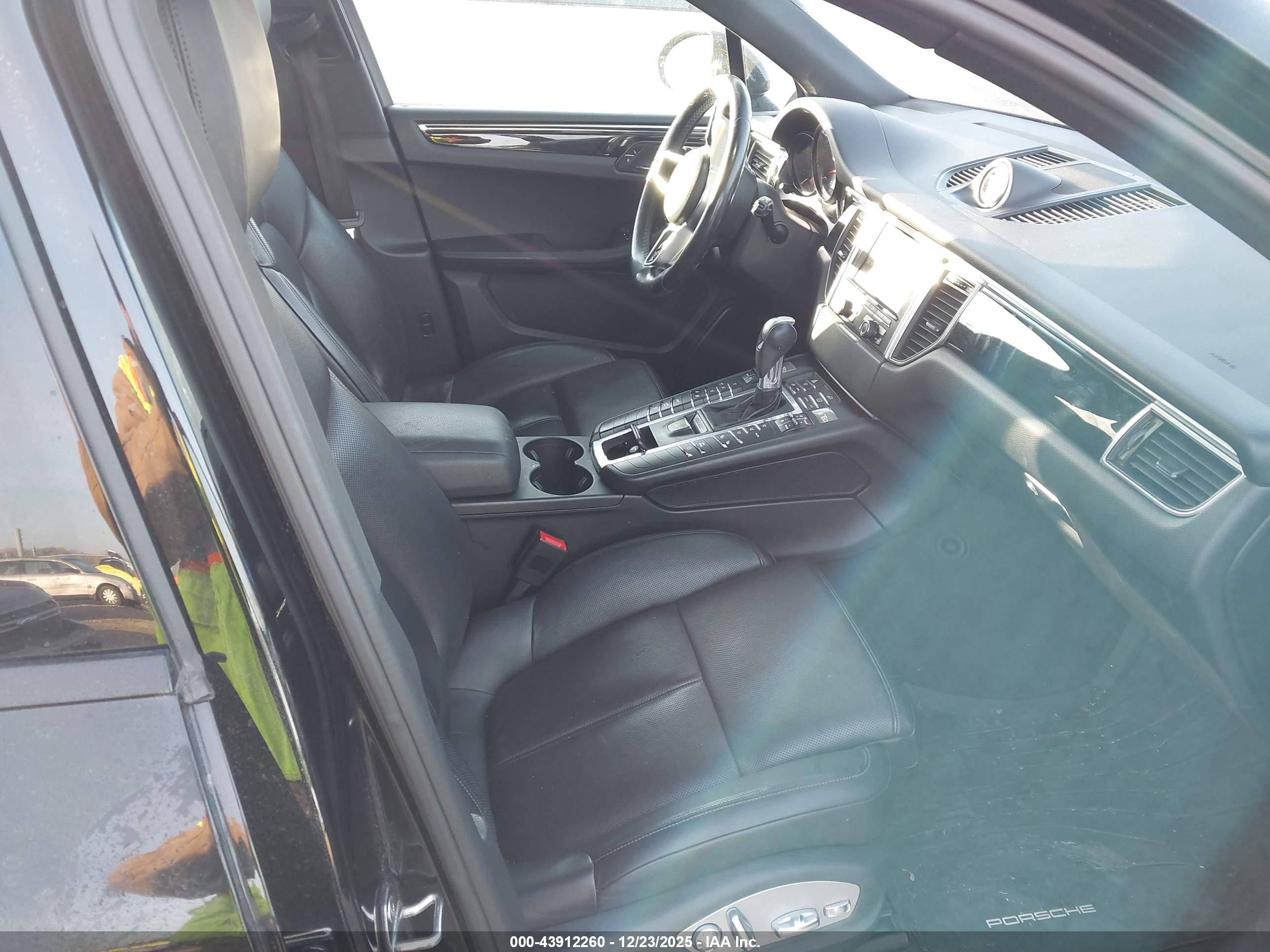 PORSCHE MACAN image 5