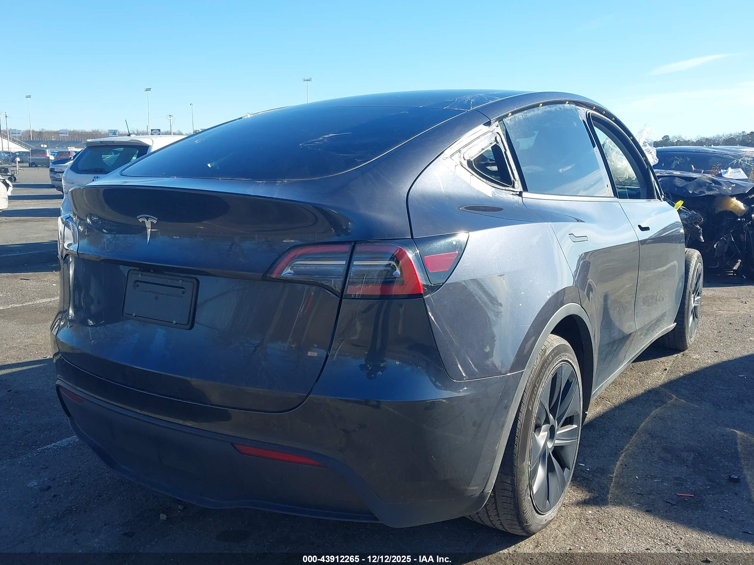 TESLA MODEL image 4