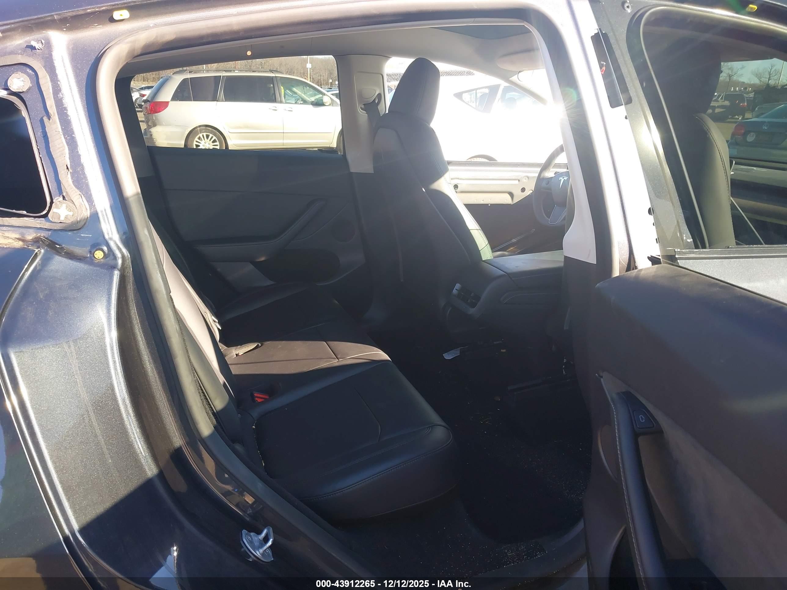 TESLA MODEL image 8