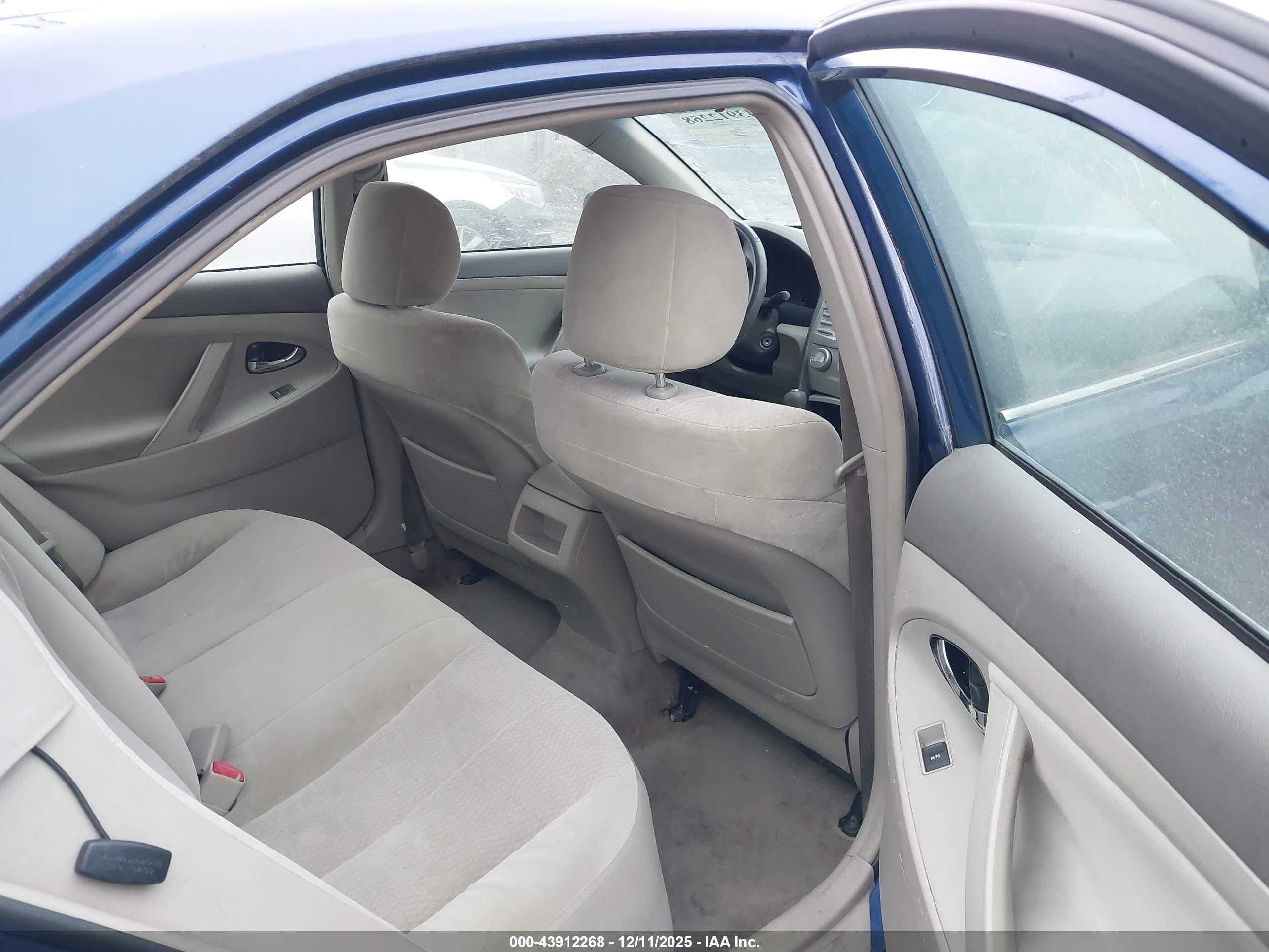 TOYOTA CAMRY image 8