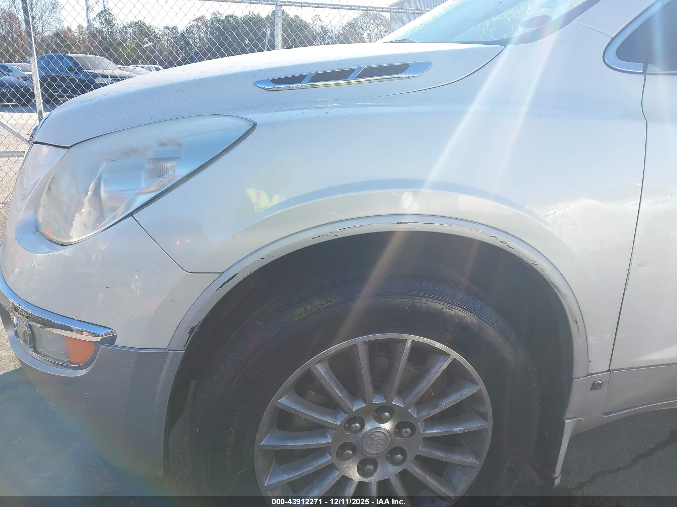 BUICK ENCLAVE image 6