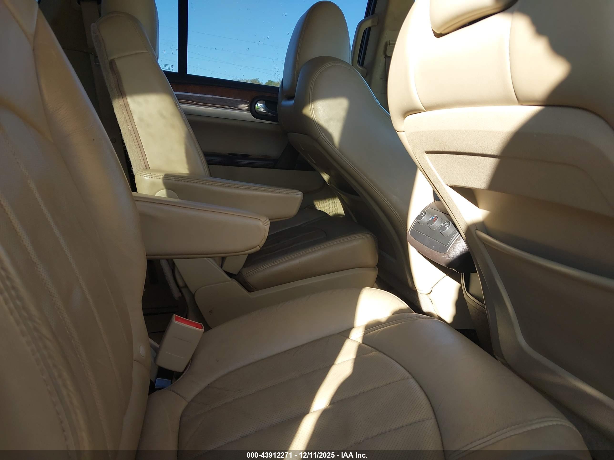 BUICK ENCLAVE image 8