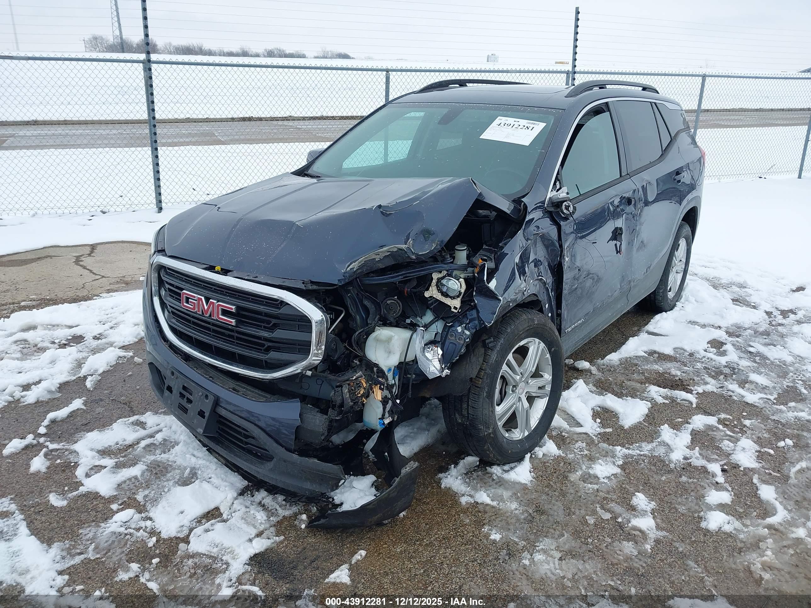 GMC TERRAIN image 2
