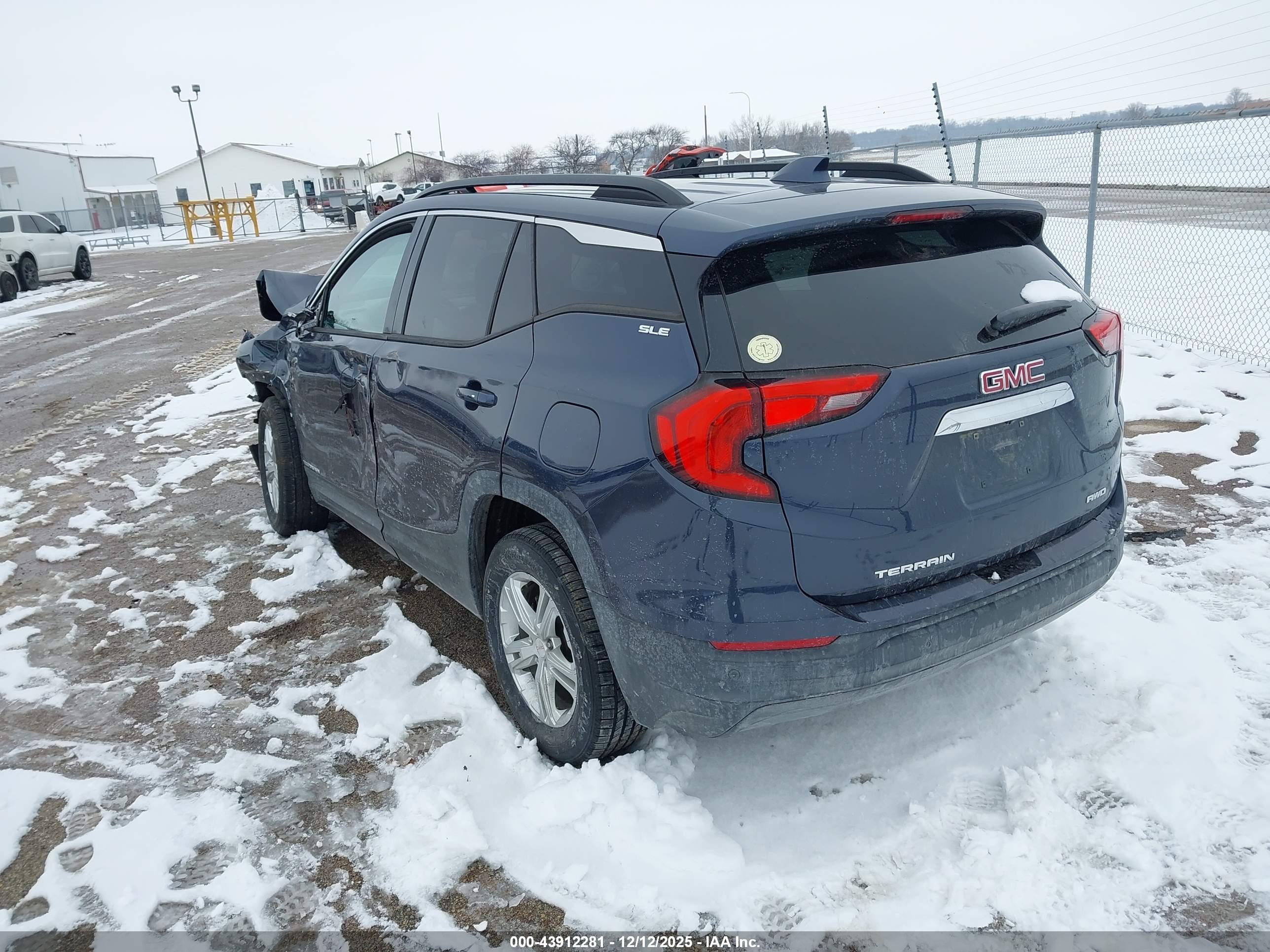 GMC TERRAIN image 3