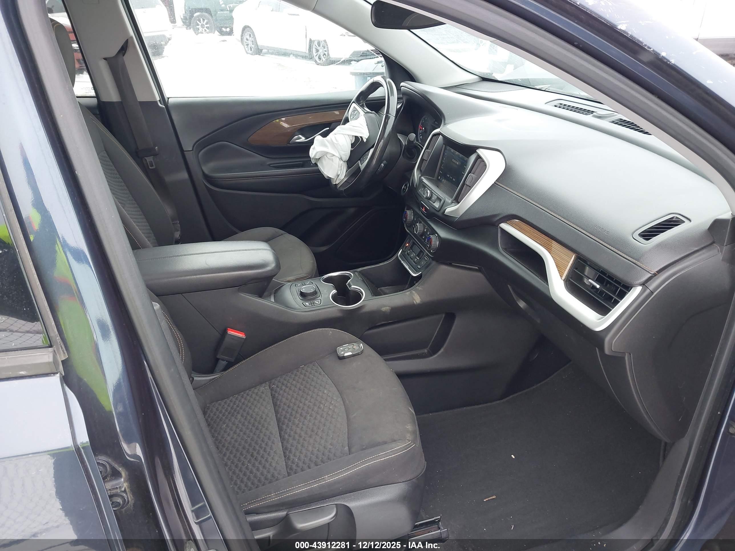 GMC TERRAIN image 5
