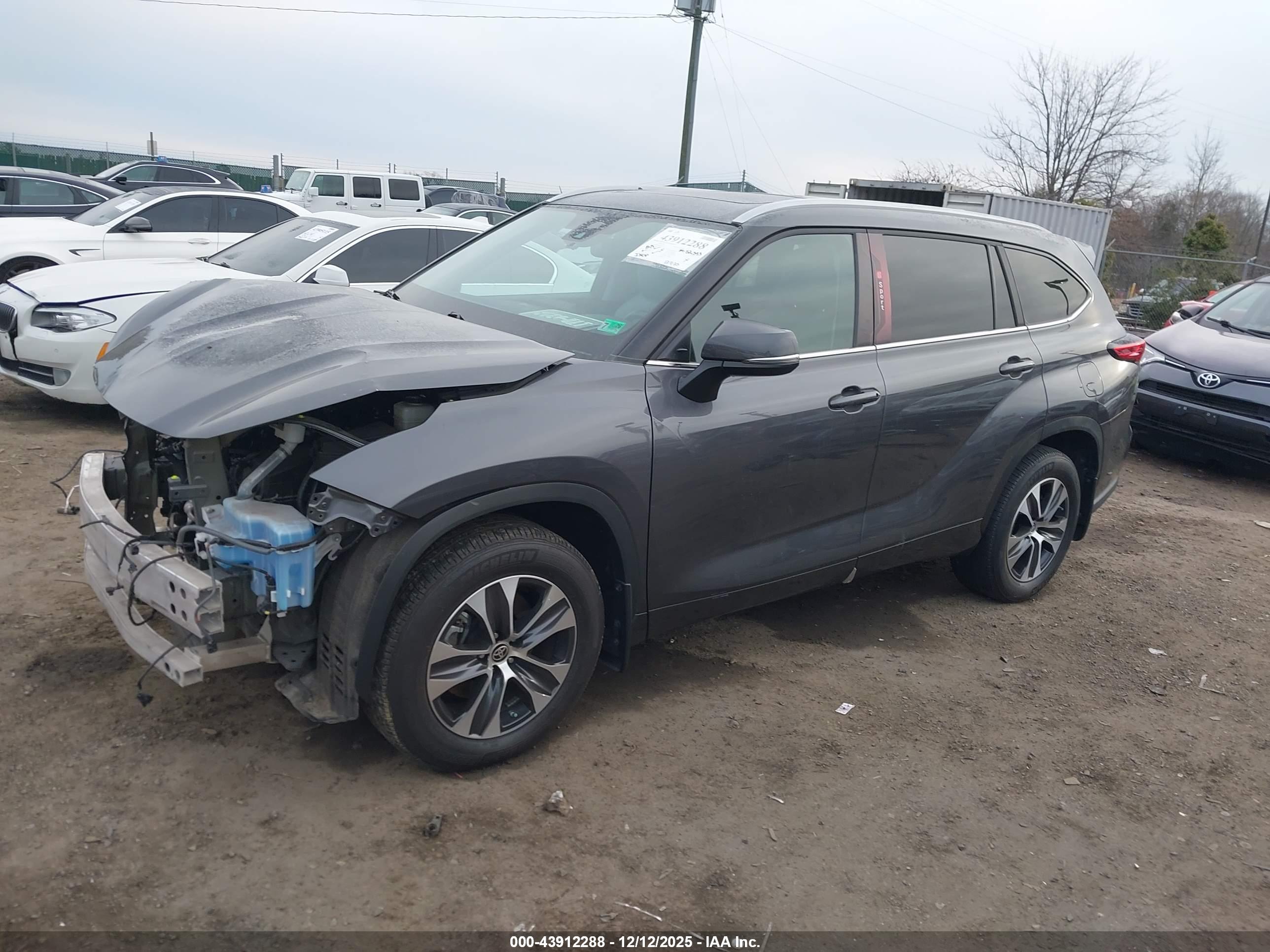 TOYOTA HIGHLANDER image 2