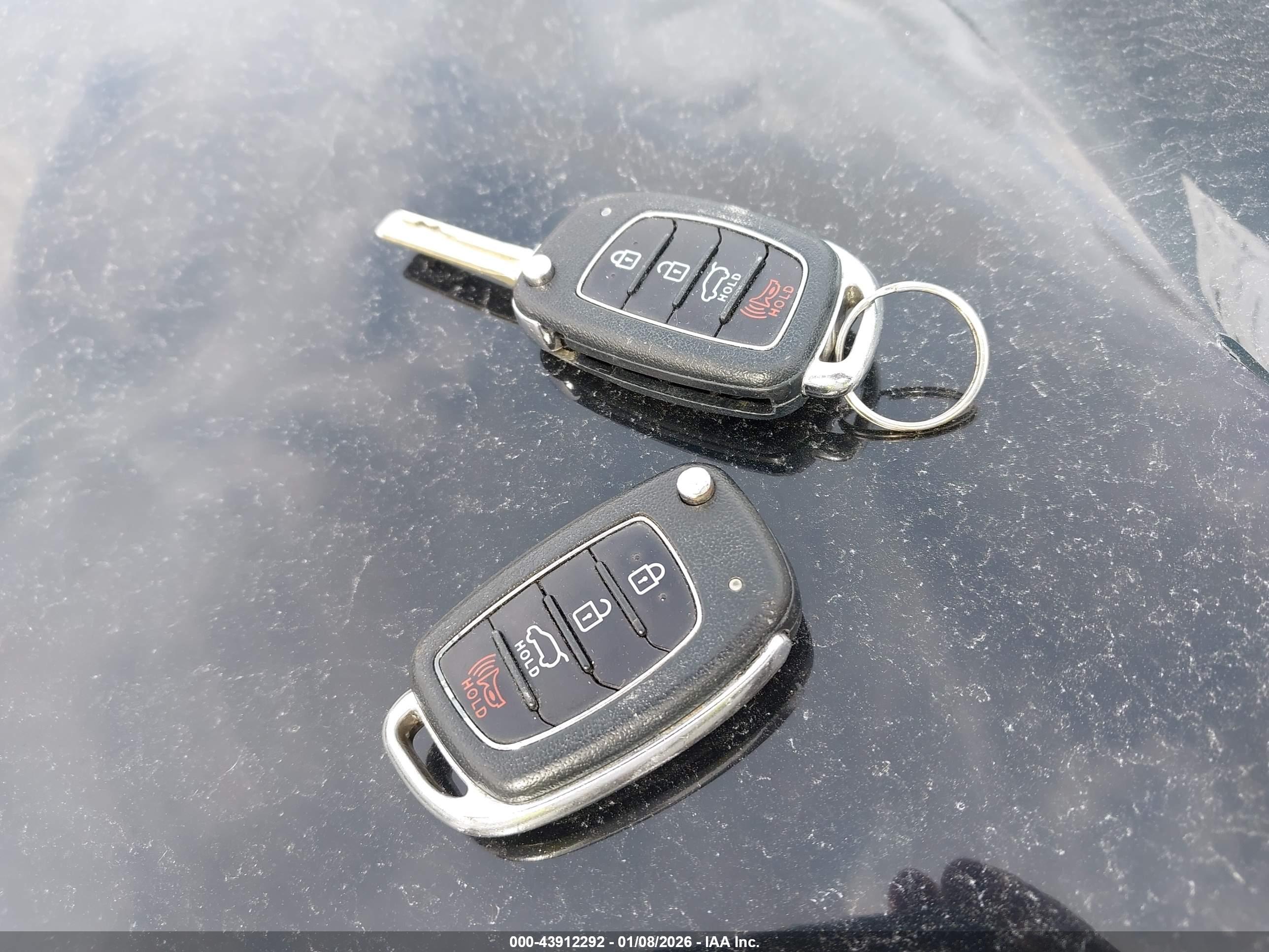 HYUNDAI TUCSON image 11