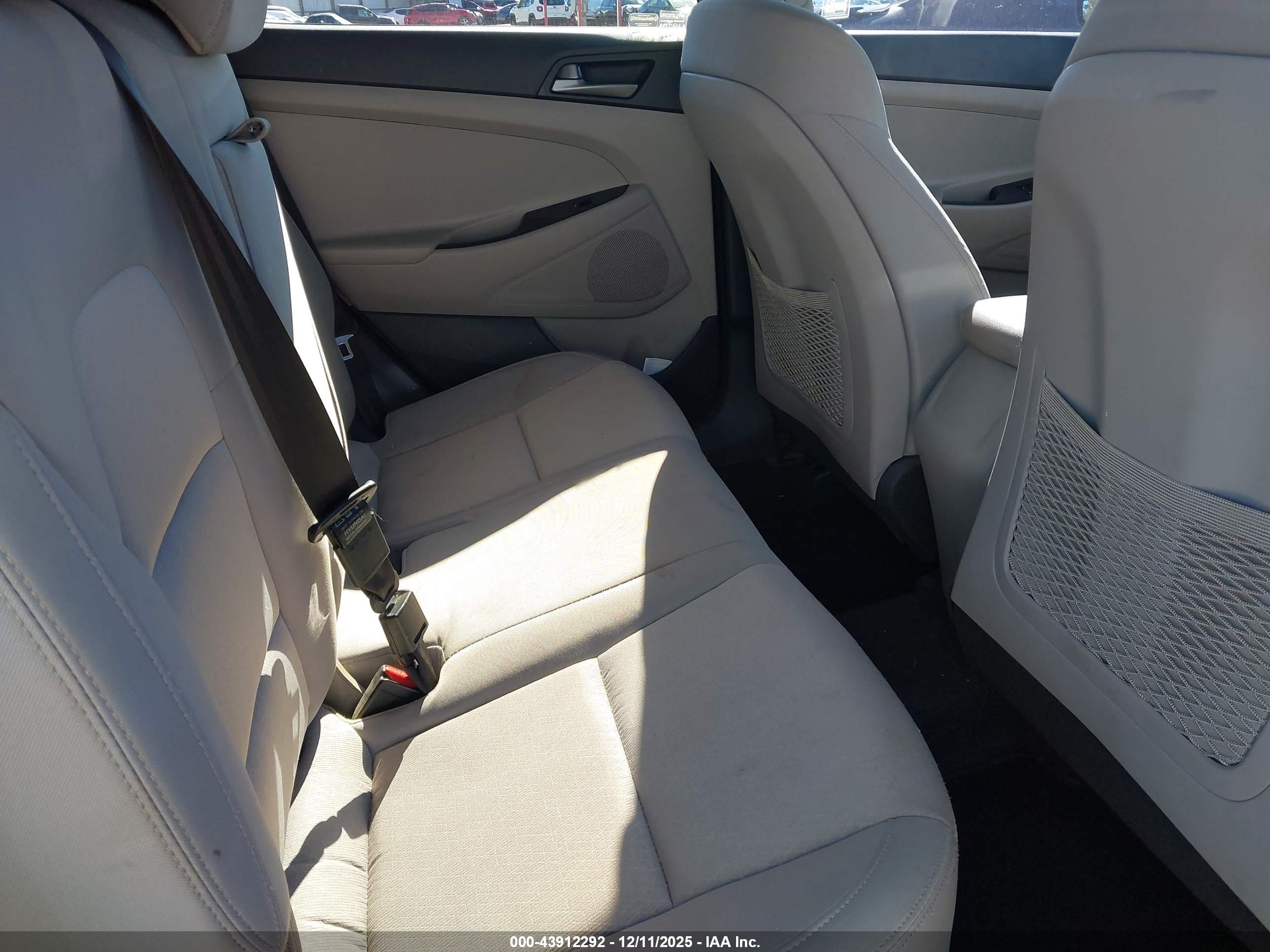 HYUNDAI TUCSON image 8