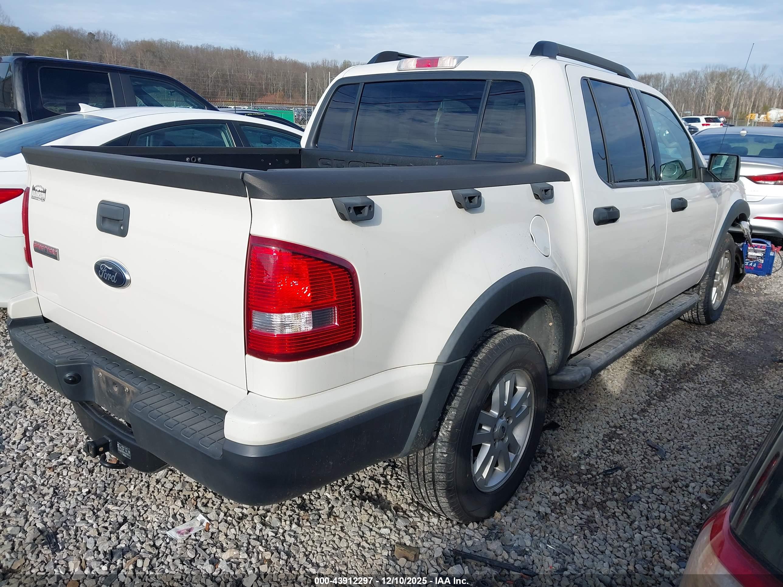 FORD EXPLORER image 4