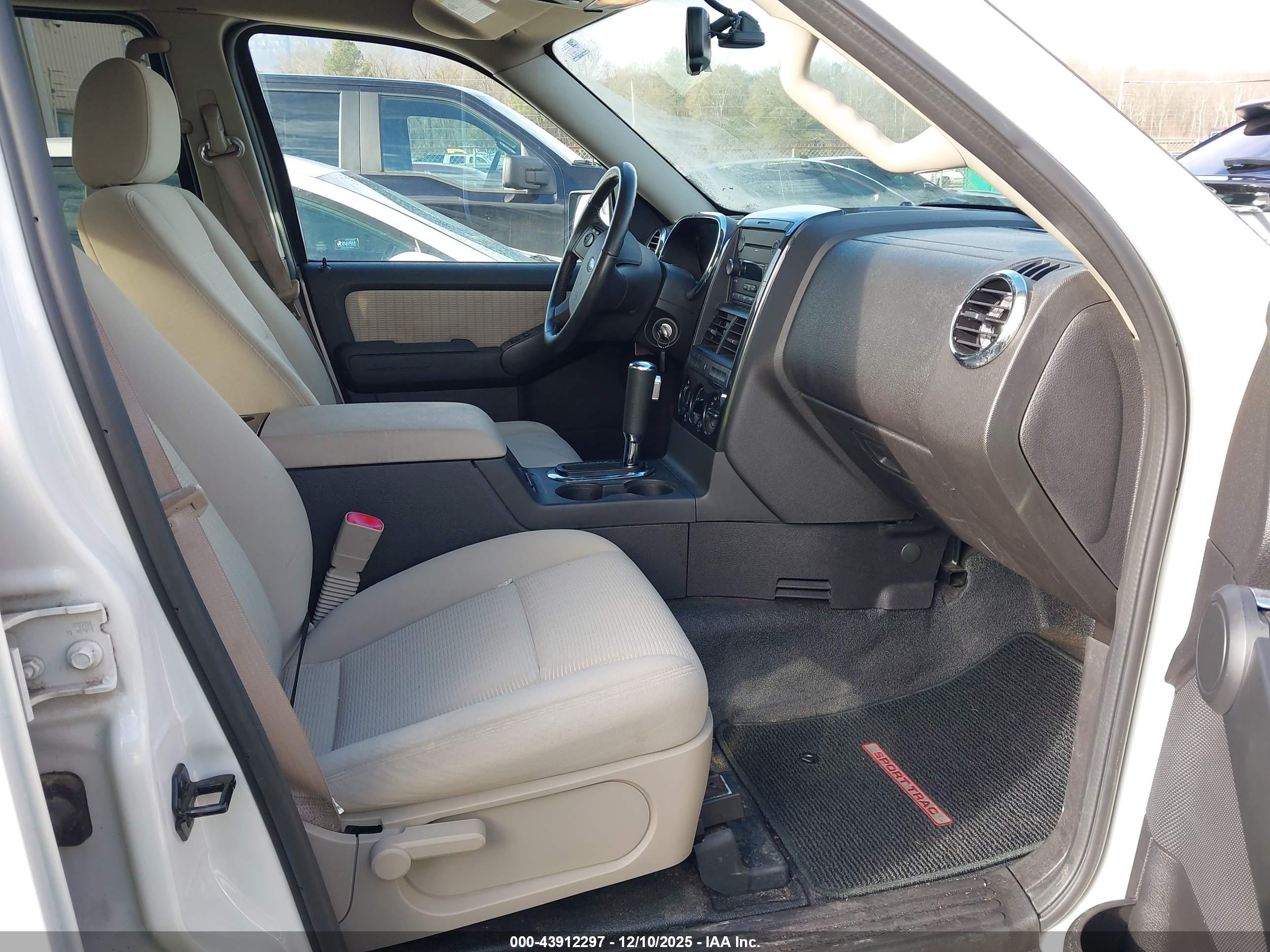 FORD EXPLORER image 5