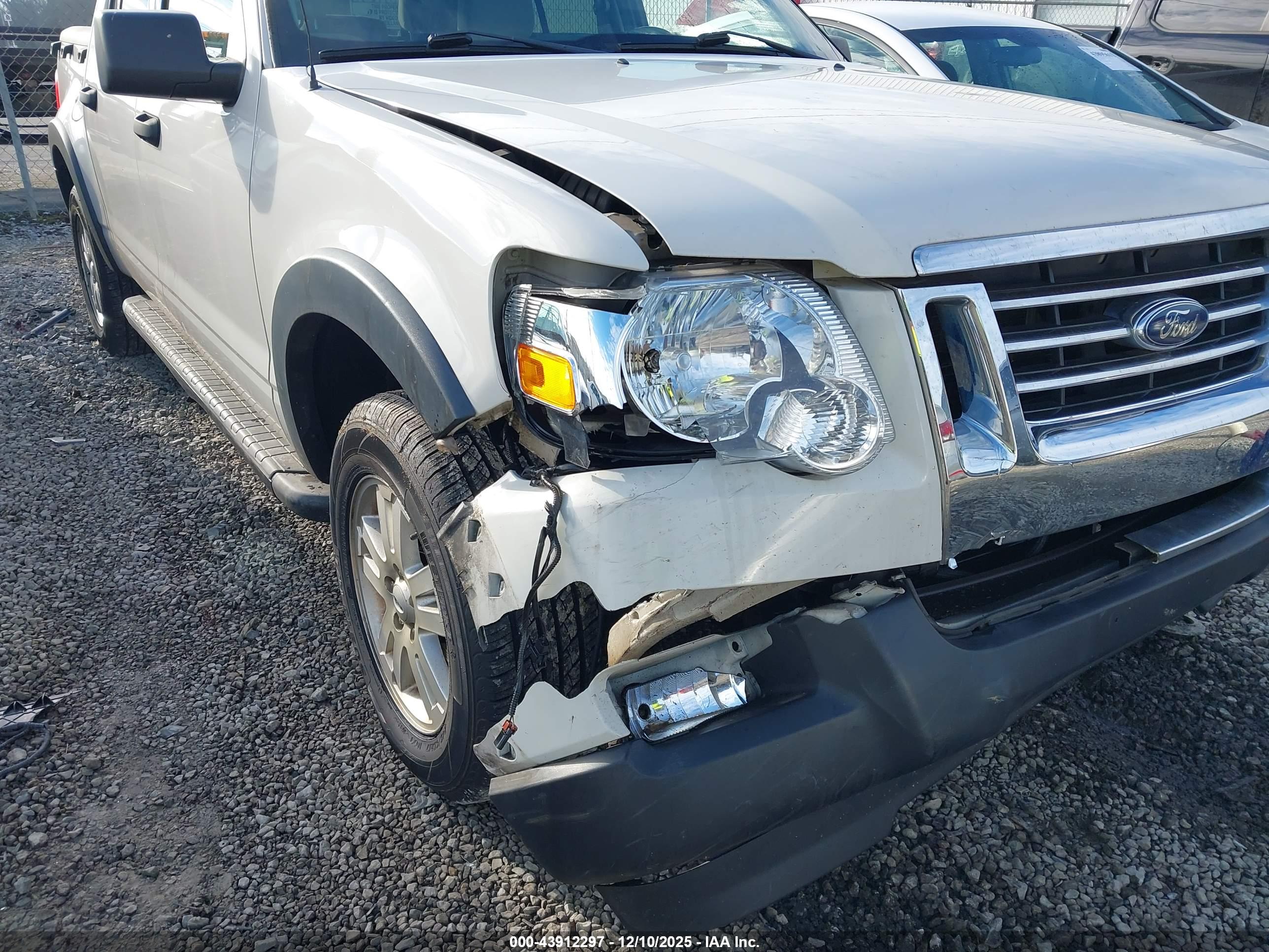 FORD EXPLORER image 6