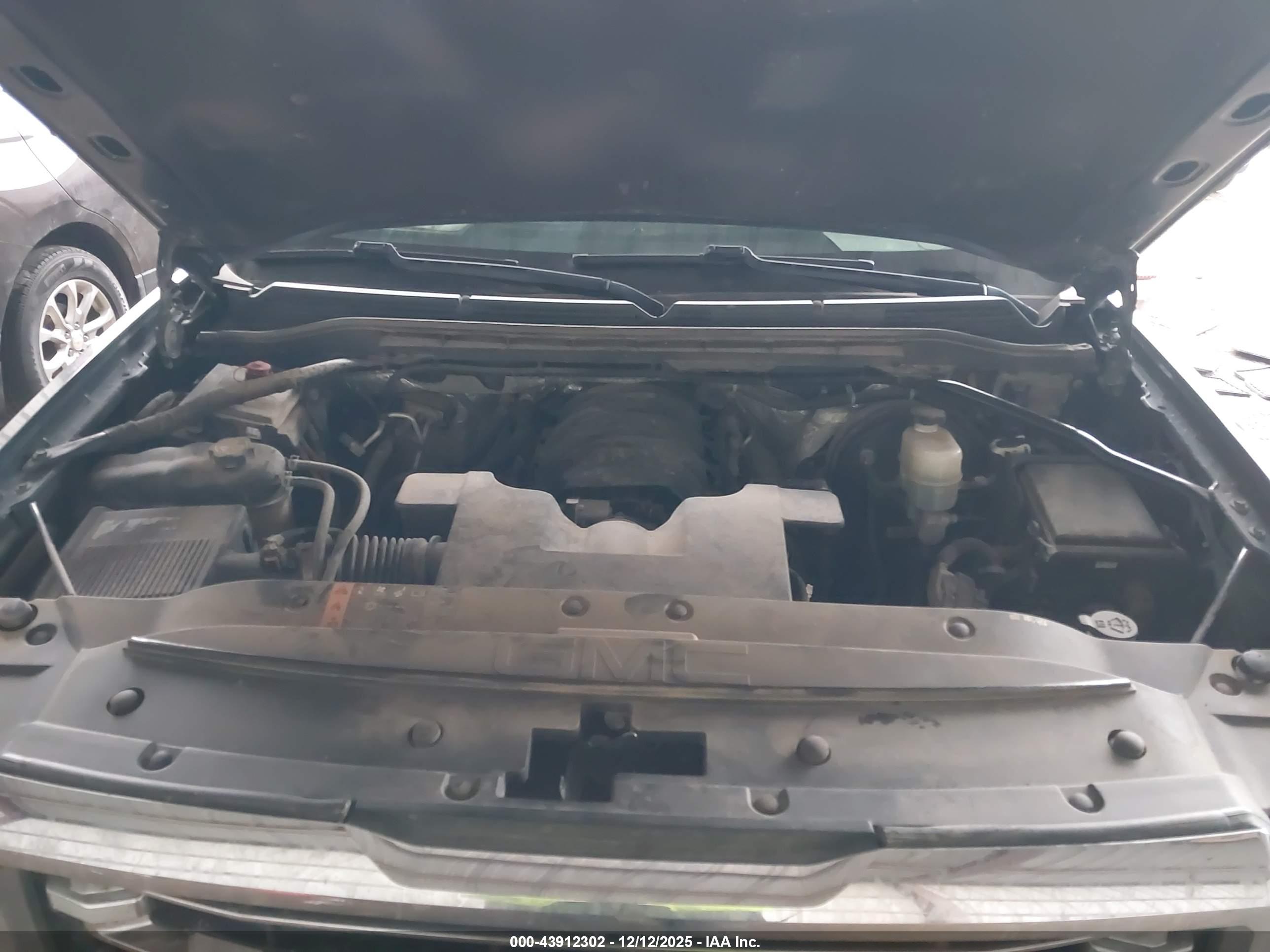 GMC SIERRA image 10