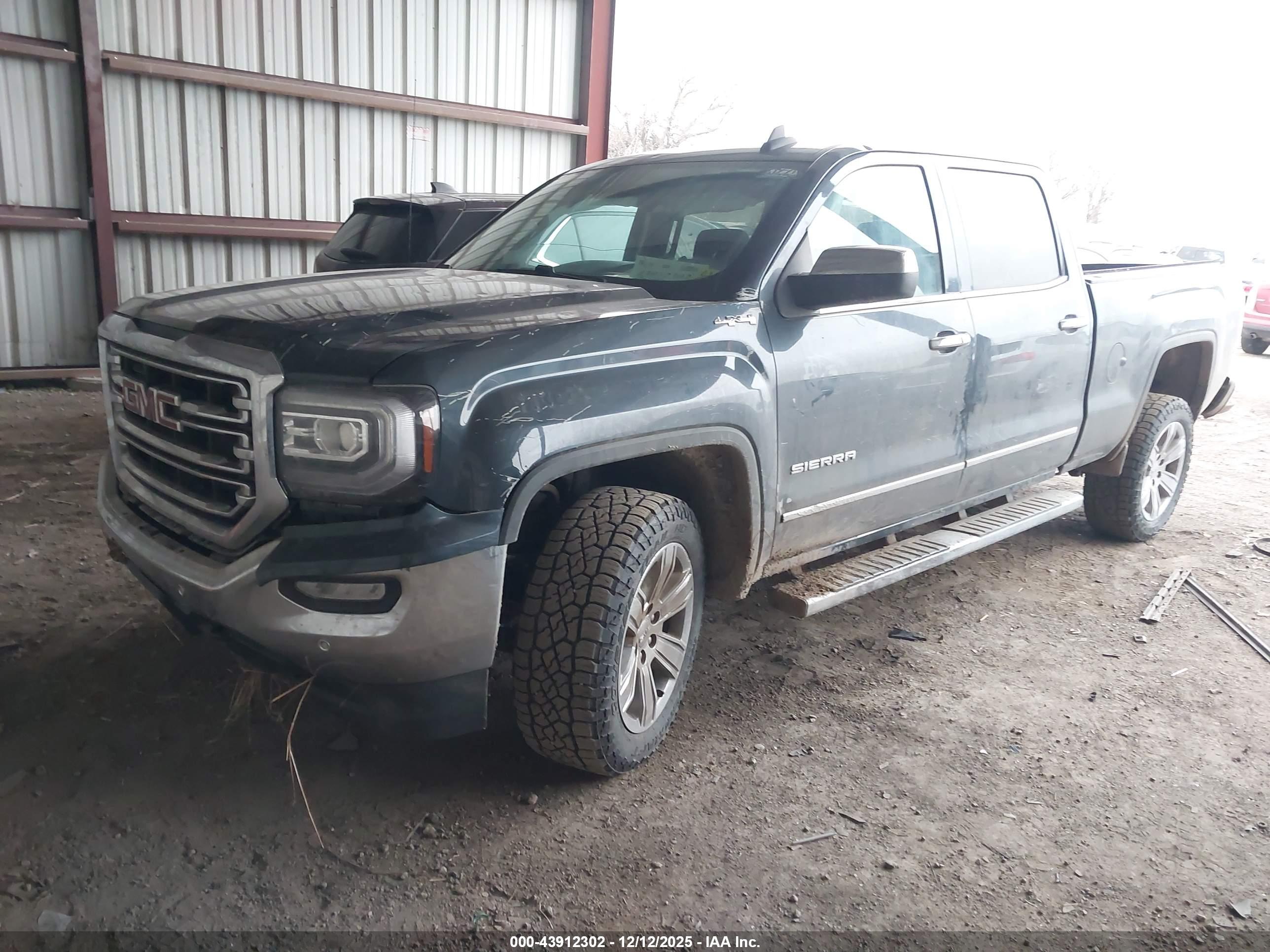 GMC SIERRA image 2