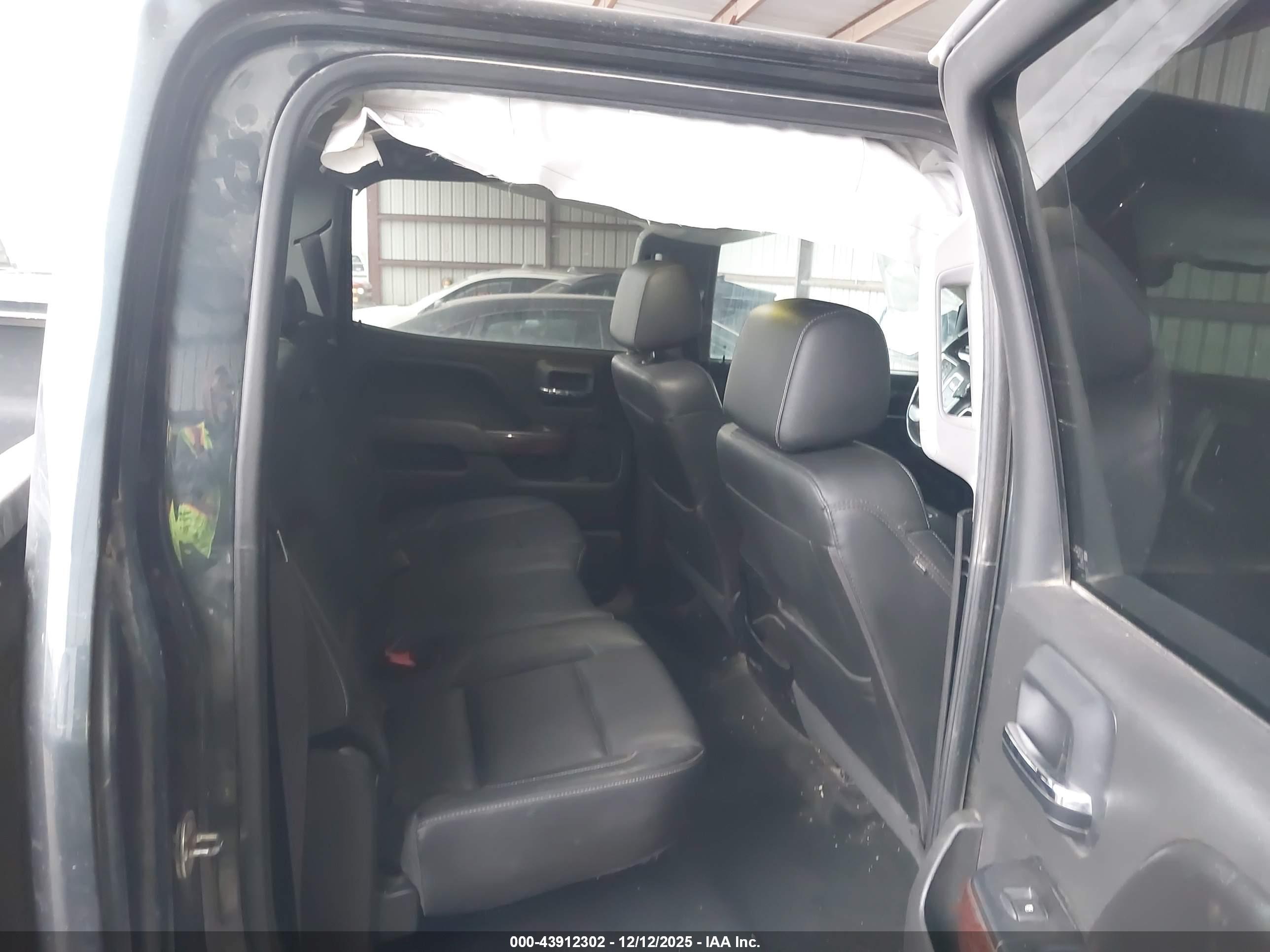 GMC SIERRA image 8
