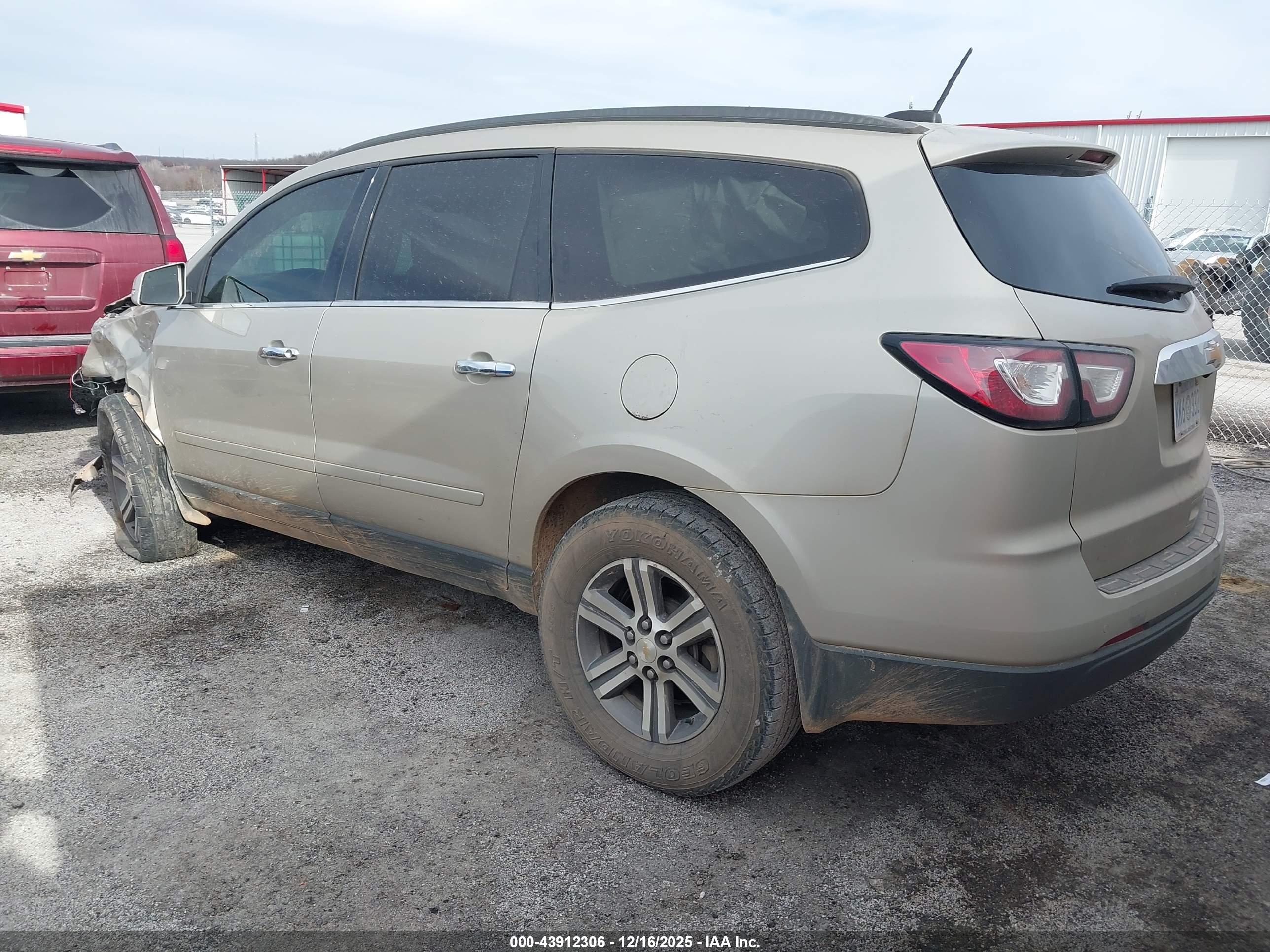 CHEVROLET TRAVERSE image 3