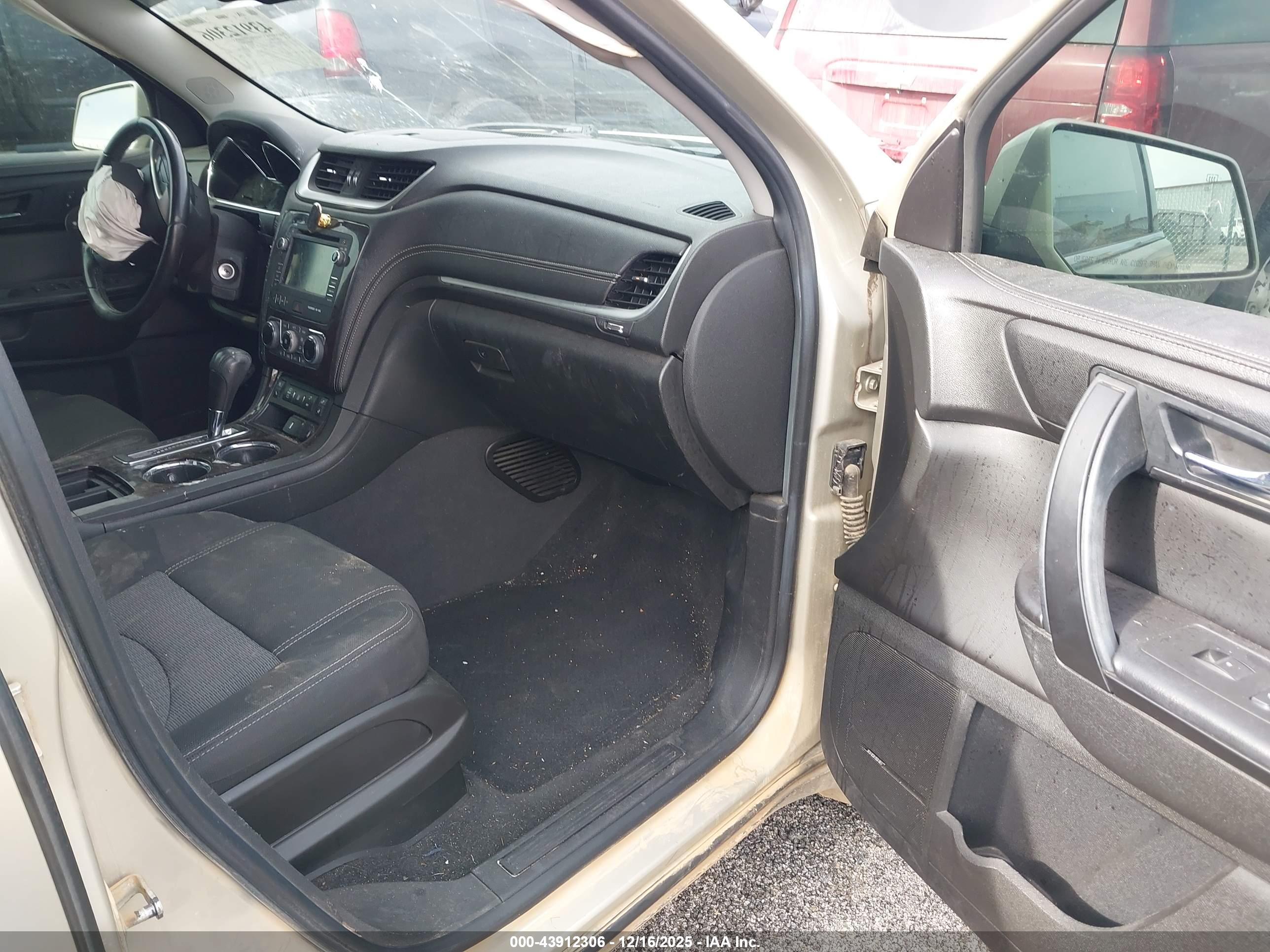 CHEVROLET TRAVERSE image 5