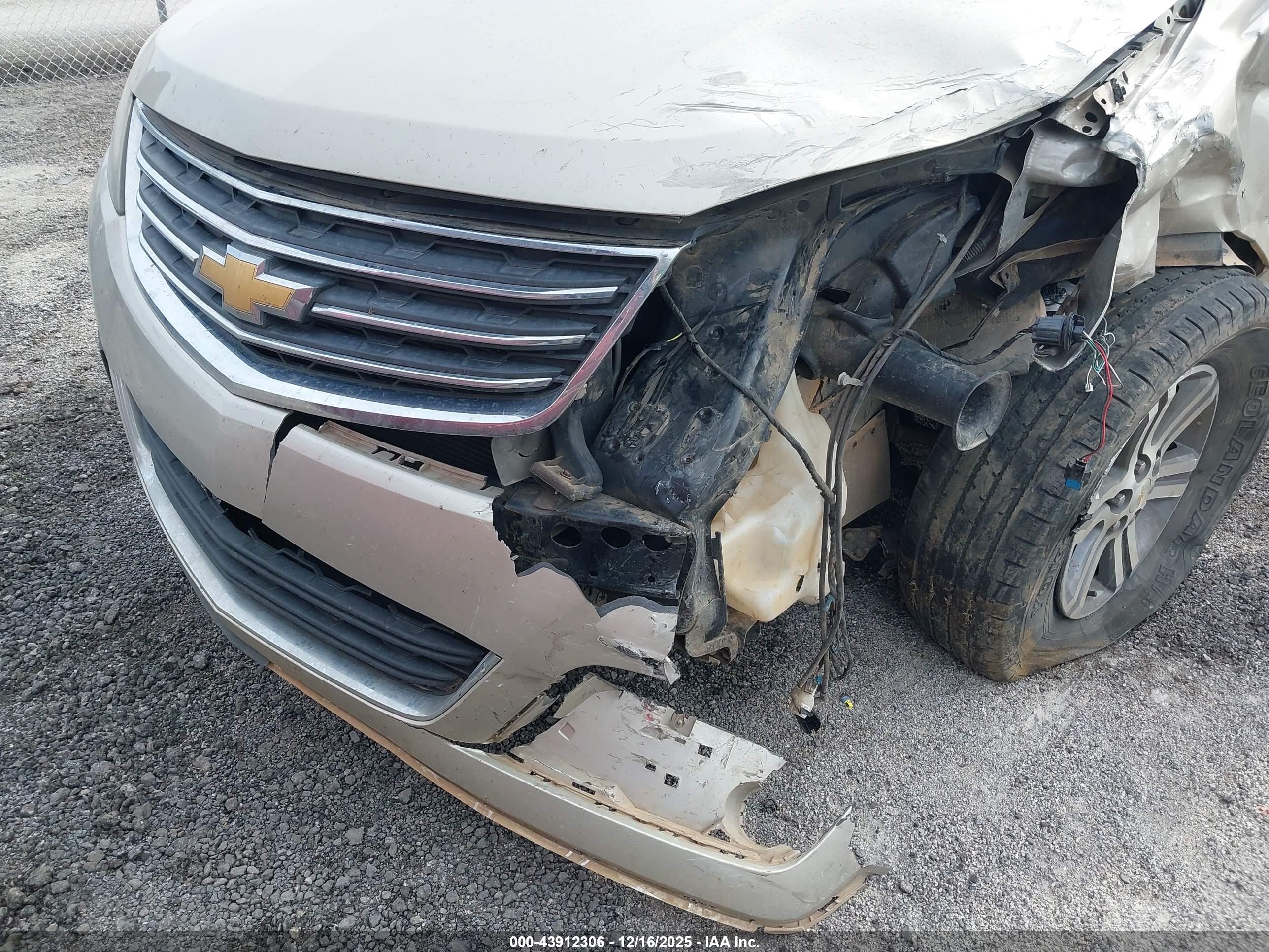 CHEVROLET TRAVERSE image 6