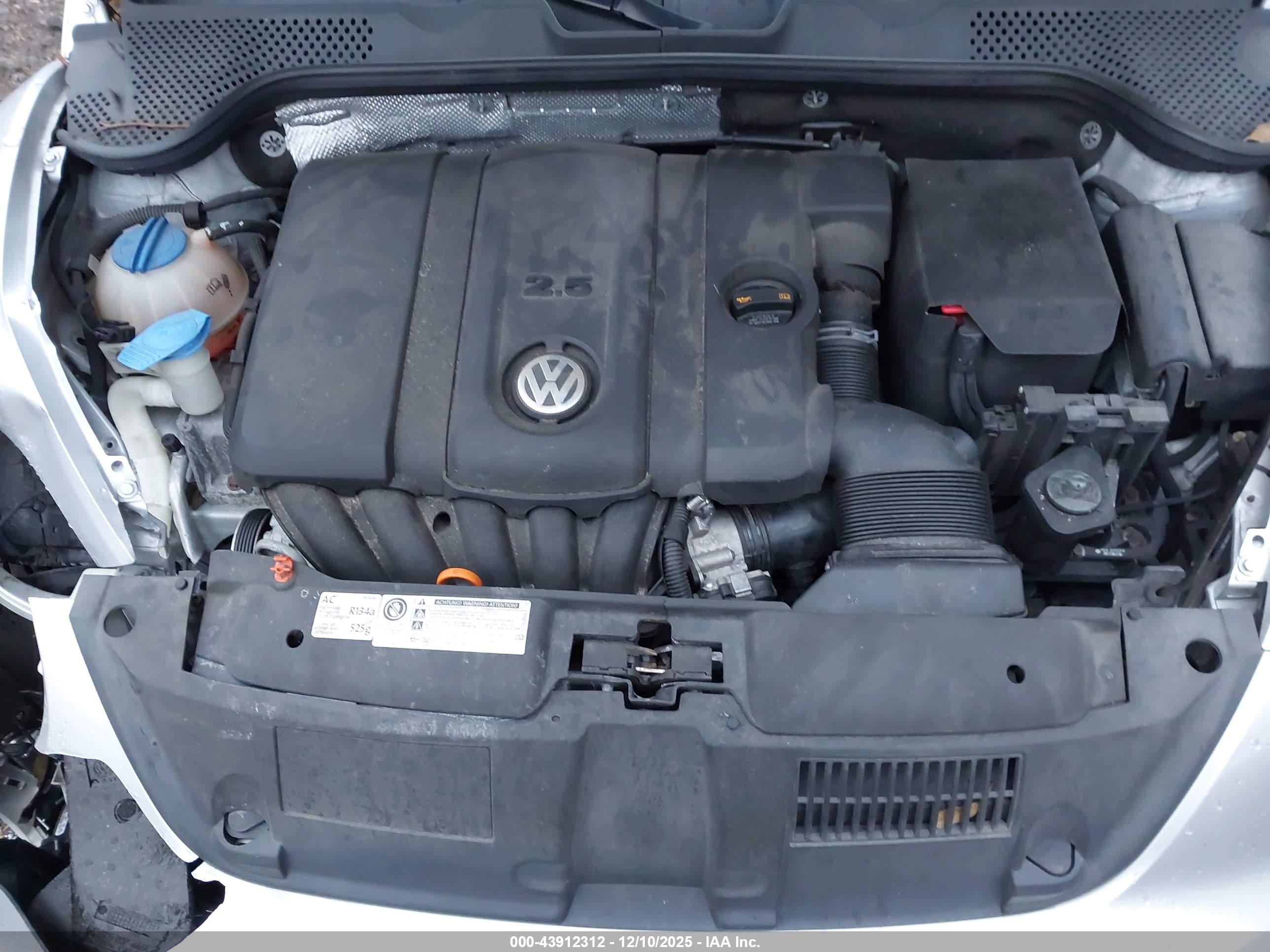 VOLKSWAGEN BEETLE image 10