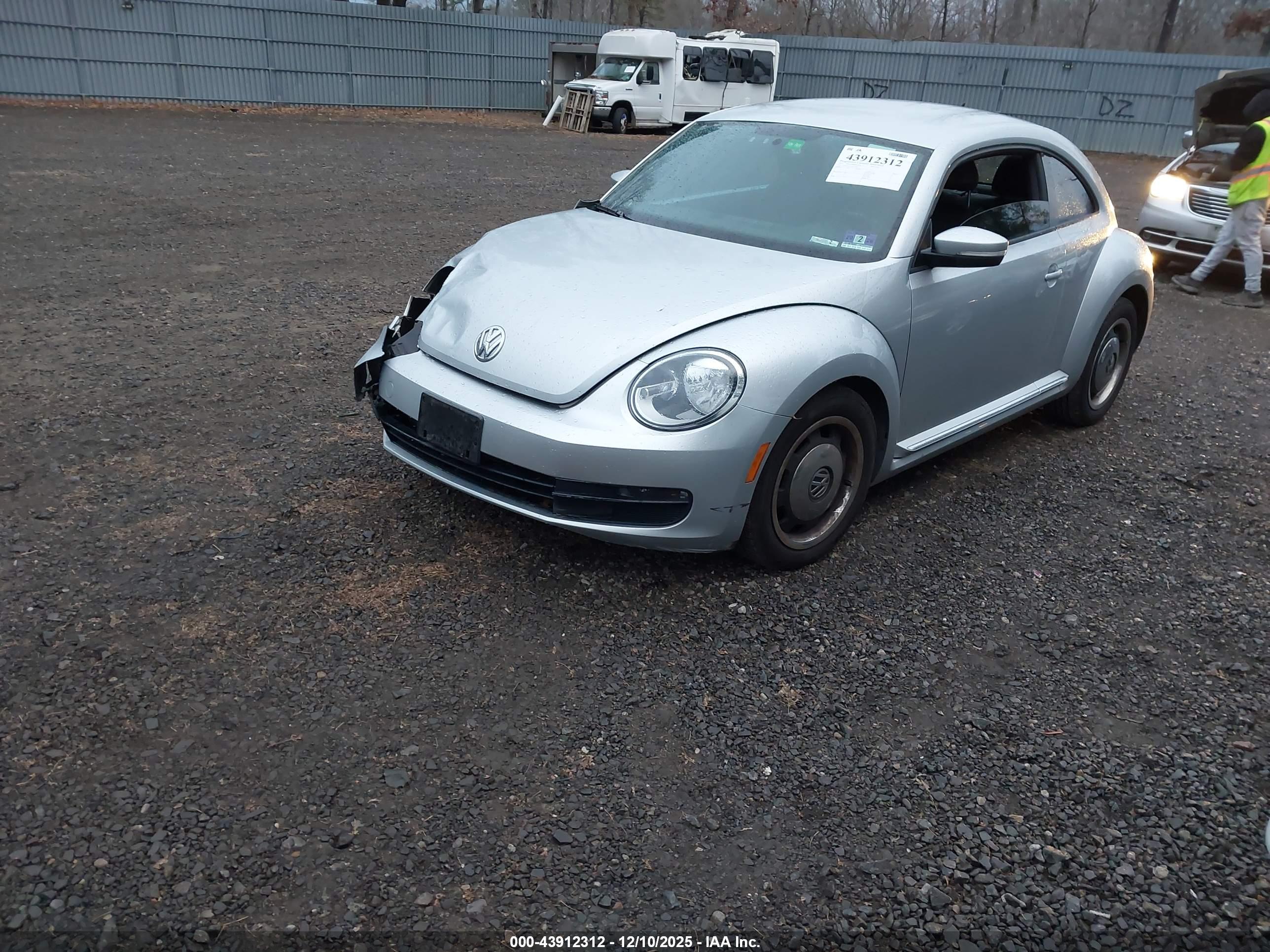 VOLKSWAGEN BEETLE image 2
