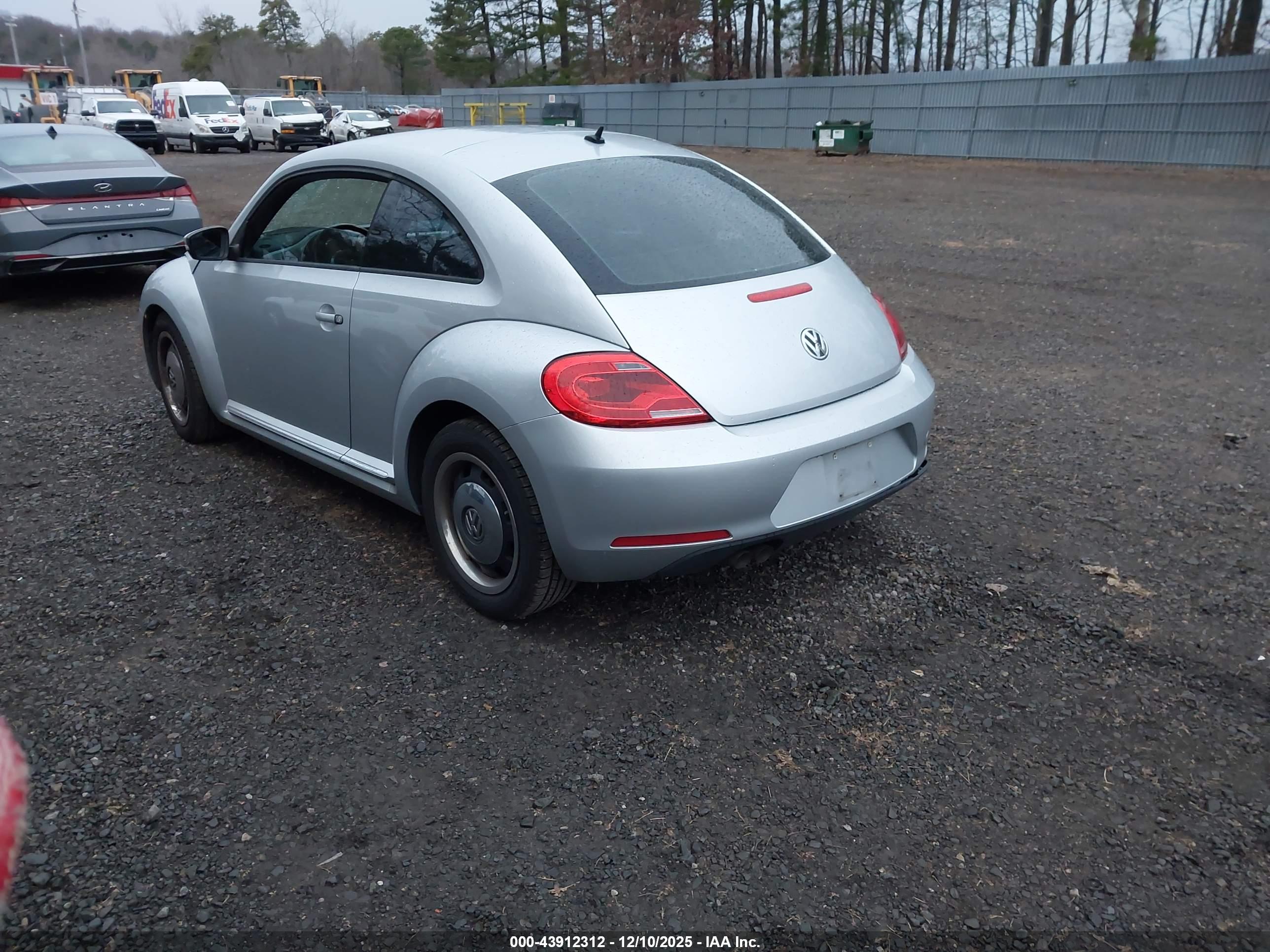 VOLKSWAGEN BEETLE image 3