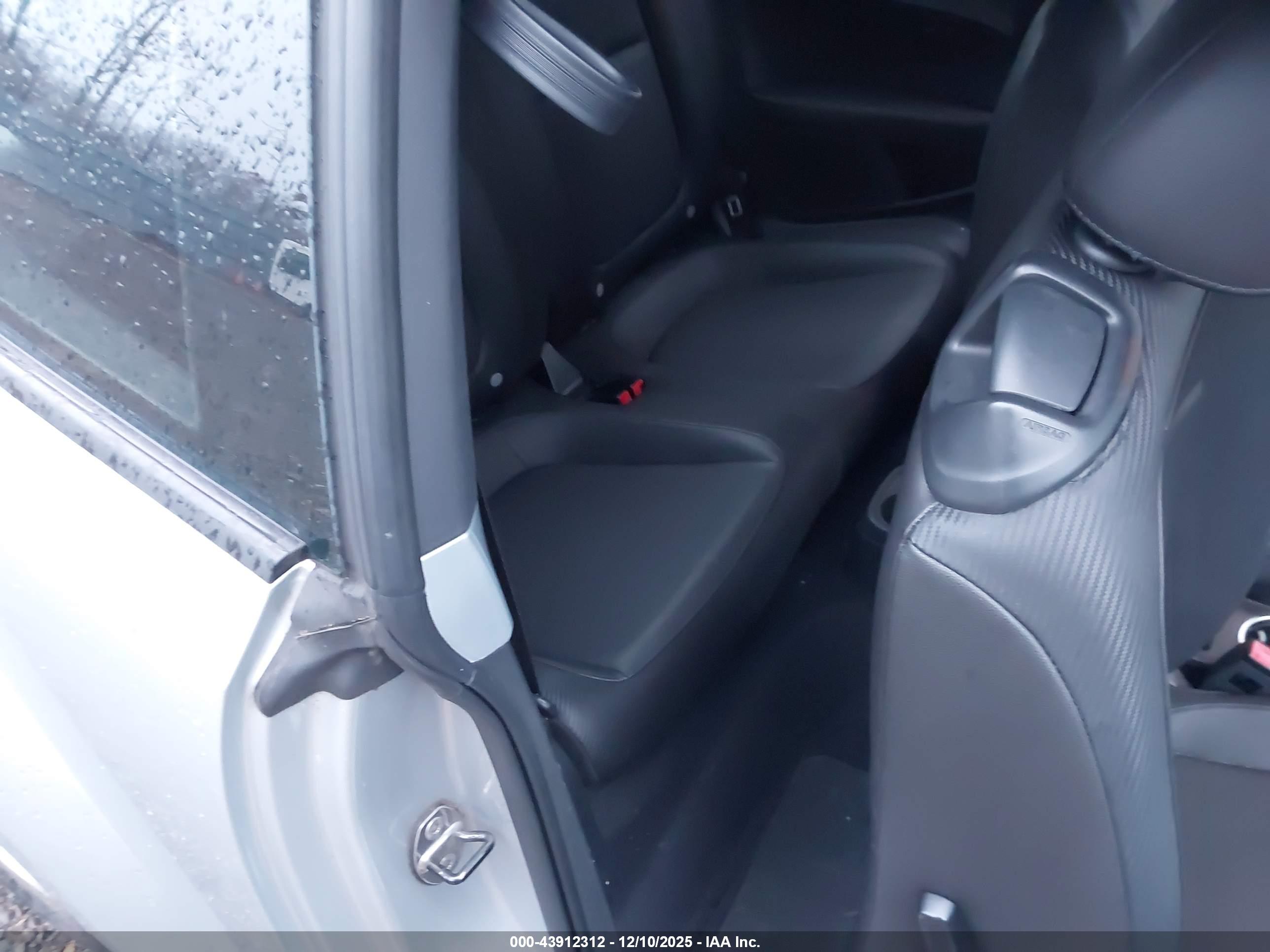 VOLKSWAGEN BEETLE image 8