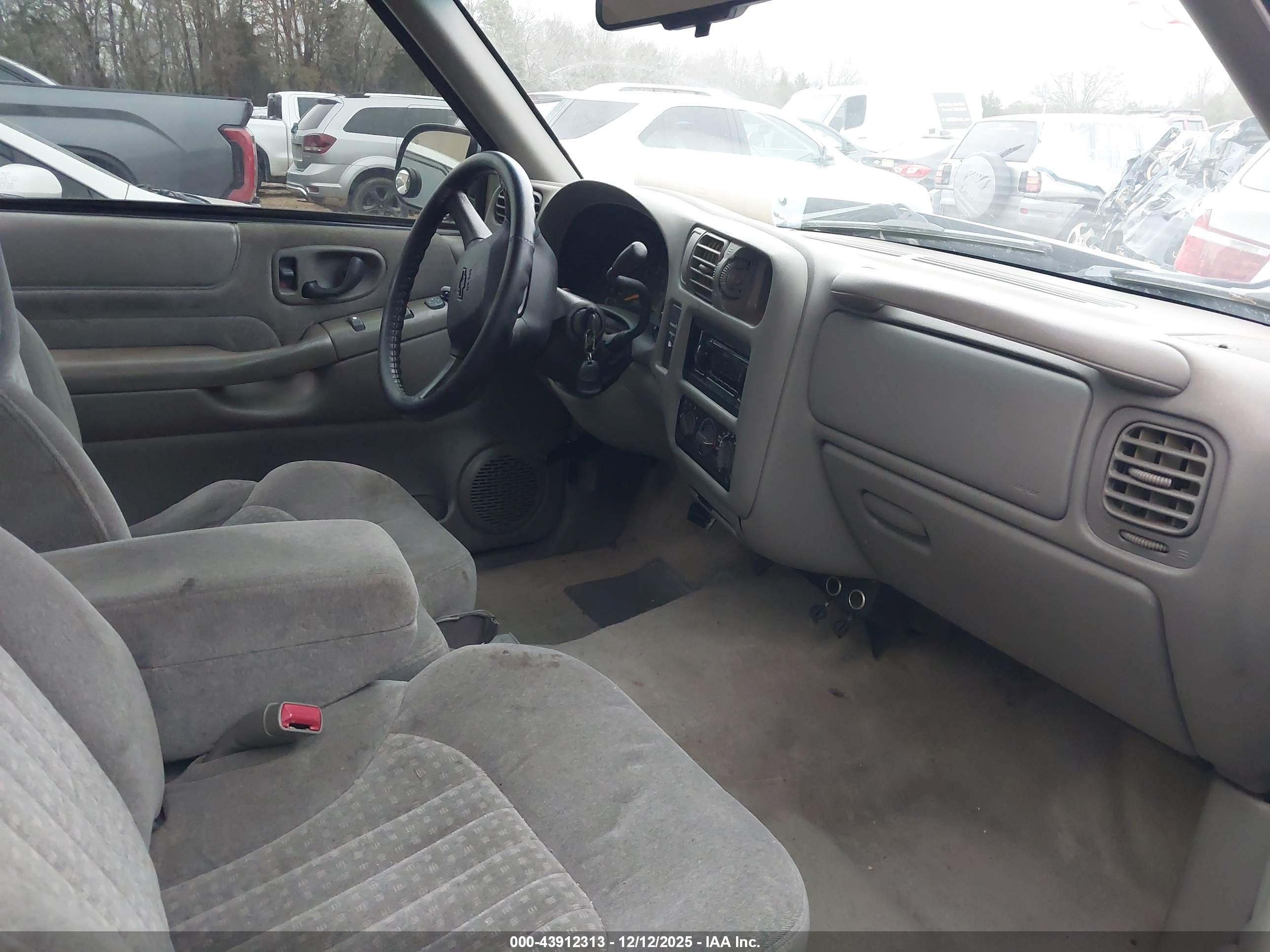 CHEVROLET S-10 image 5
