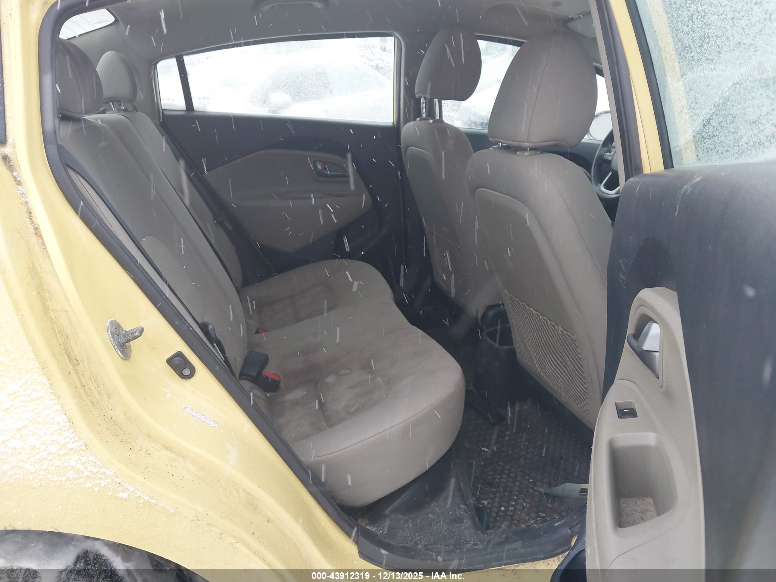 KIA RIO image 8
