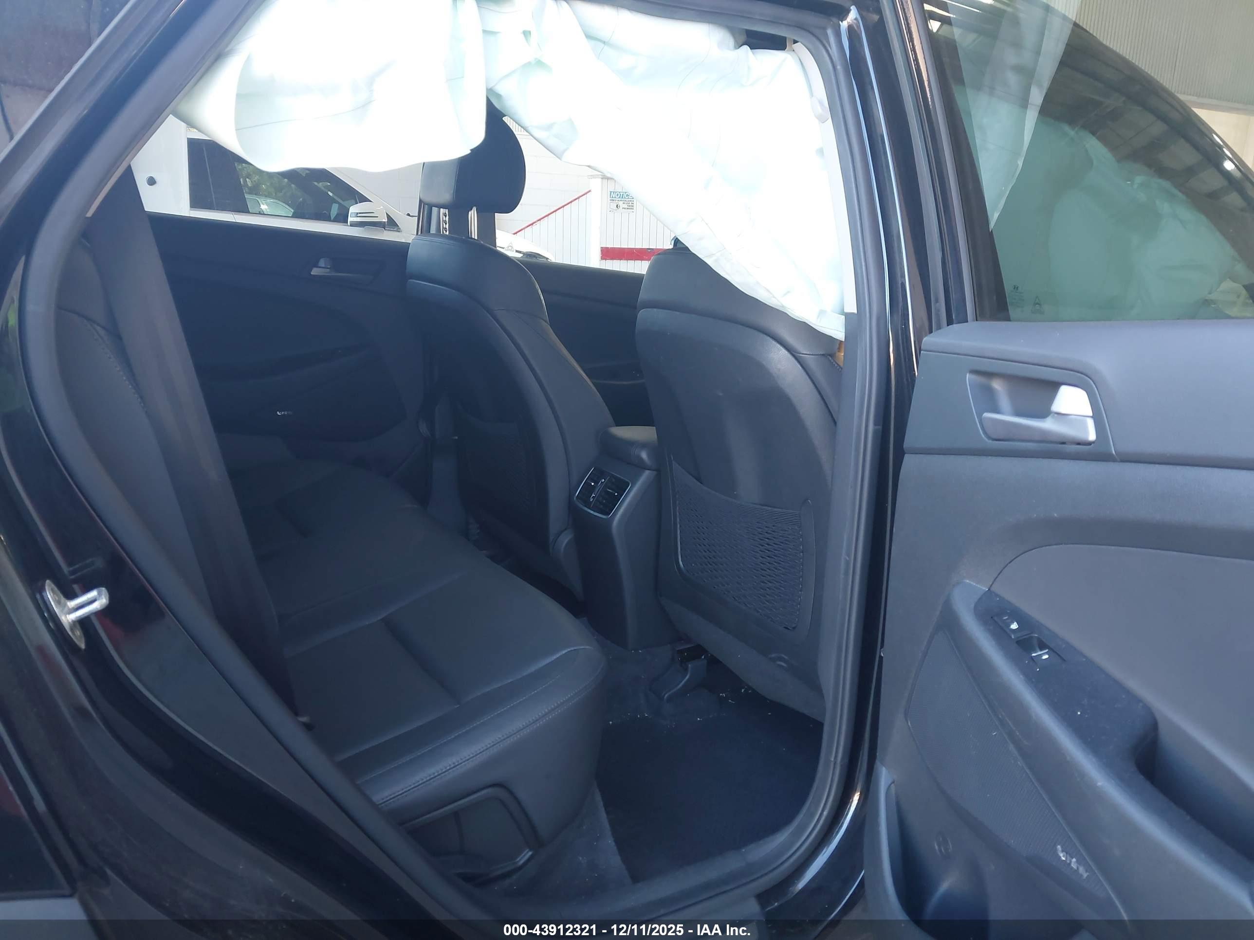 HYUNDAI TUCSON image 8