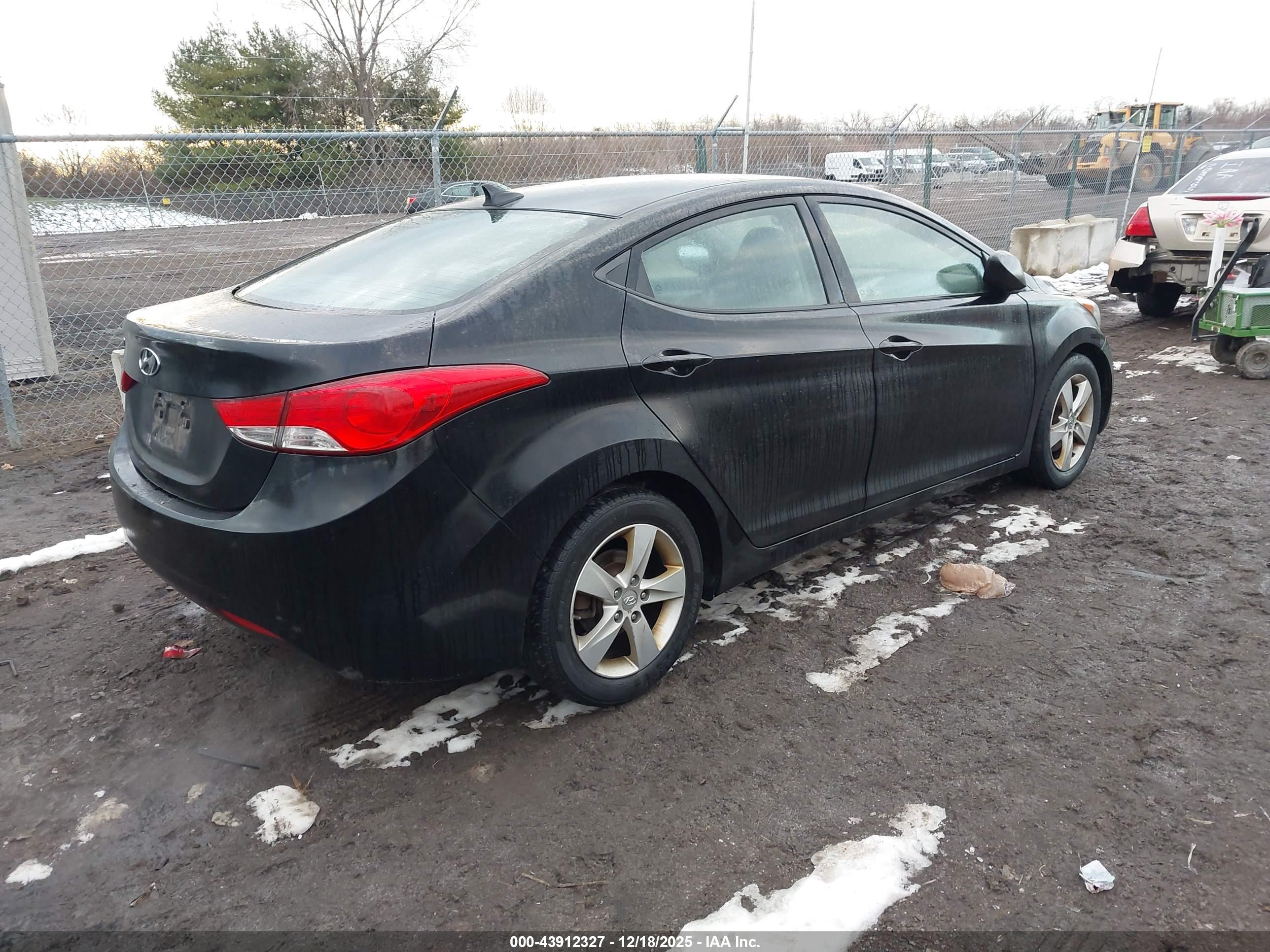 HYUNDAI ELANTRA image 4