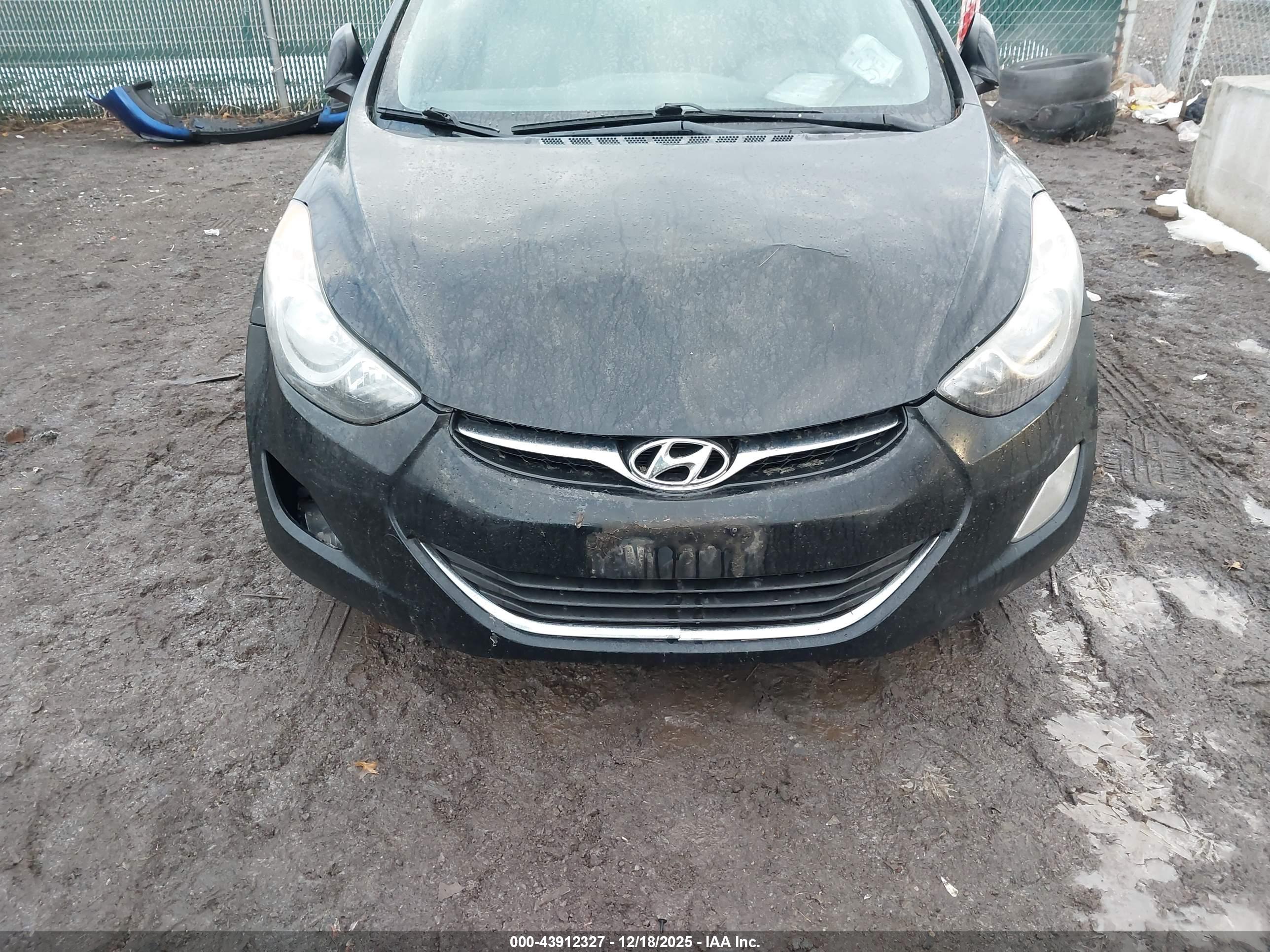 HYUNDAI ELANTRA image 6