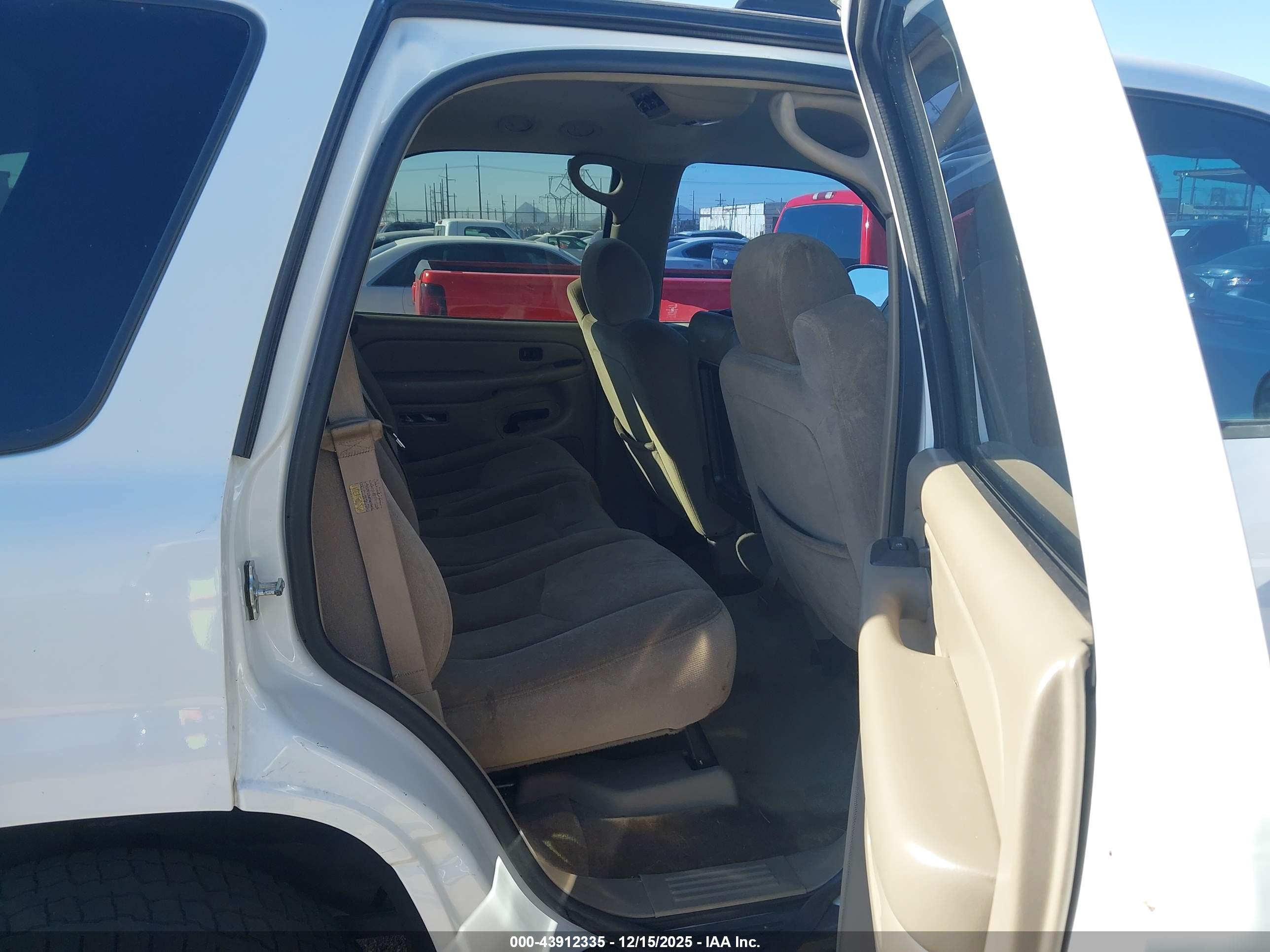 GMC YUKON image 8