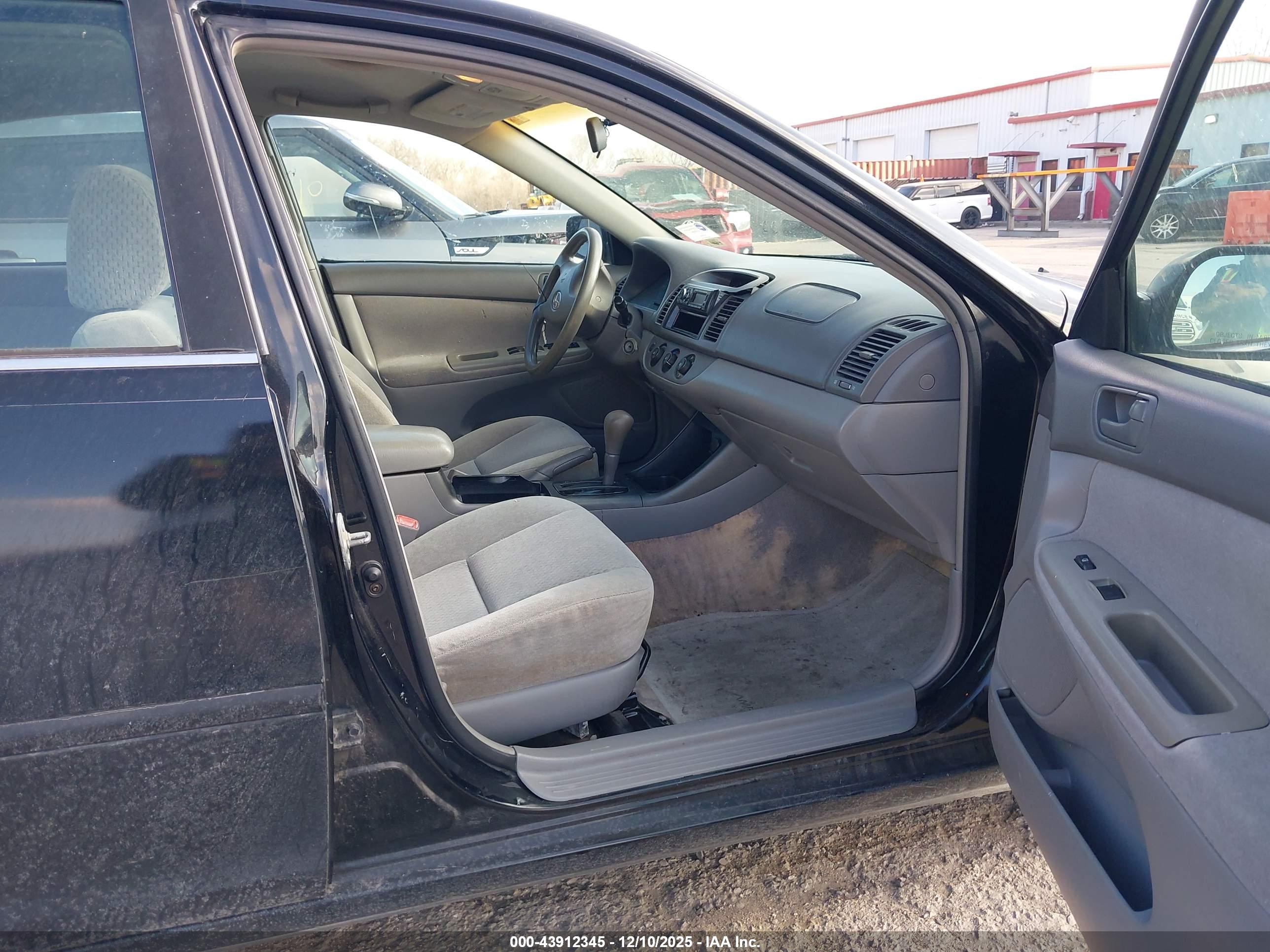 TOYOTA CAMRY image 5