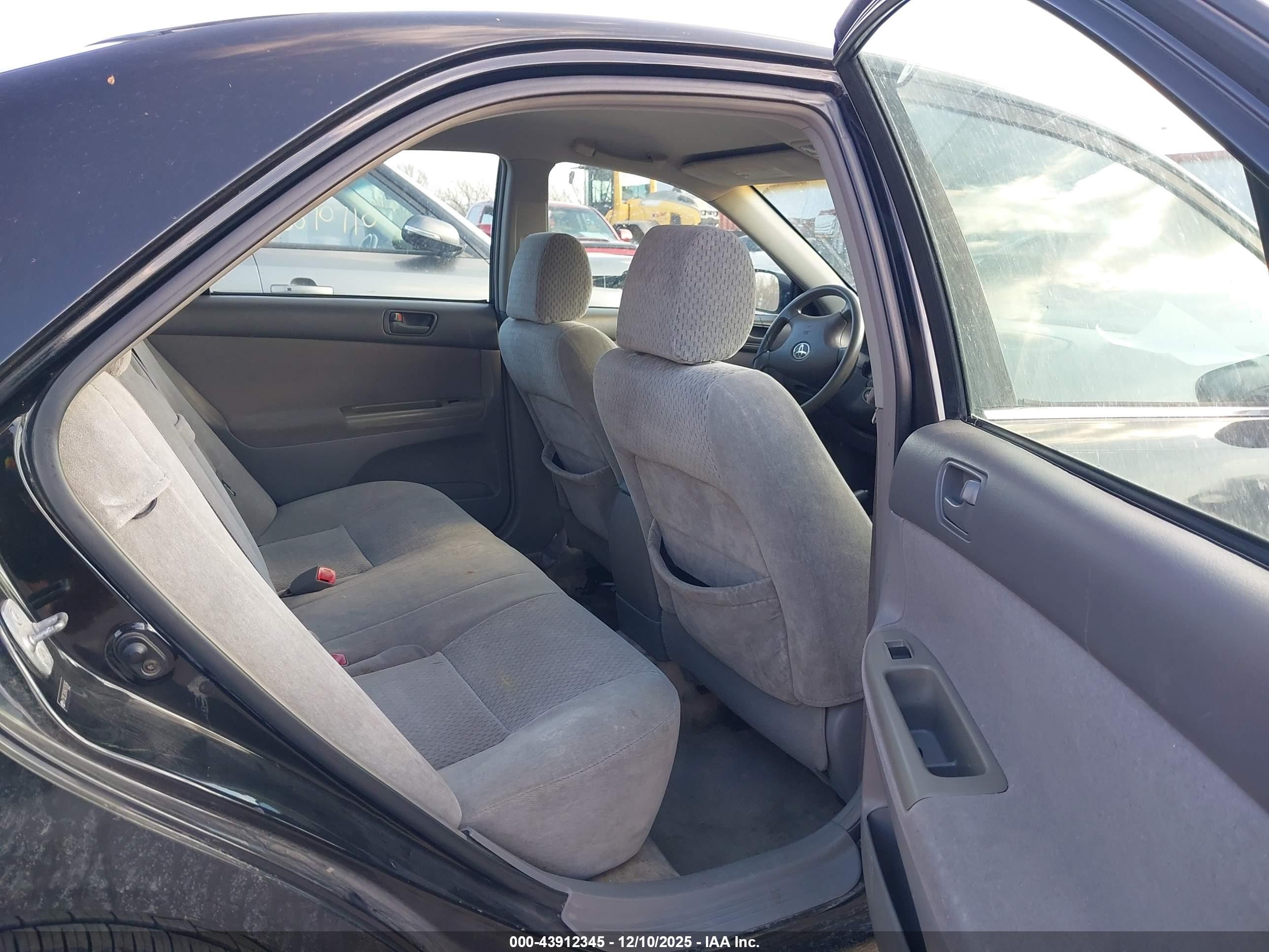 TOYOTA CAMRY image 8