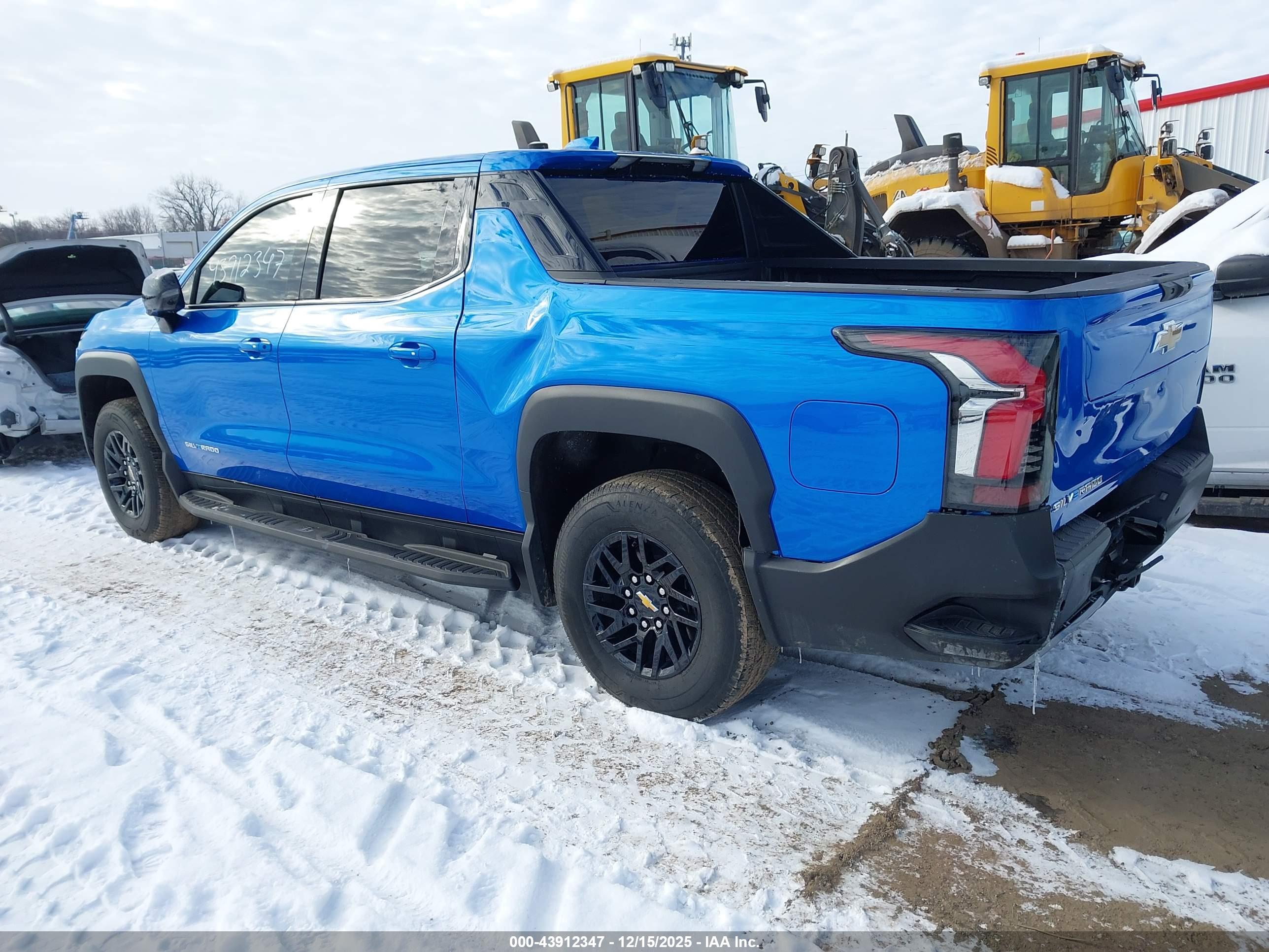 CHEVROLET SILVERADO image 3