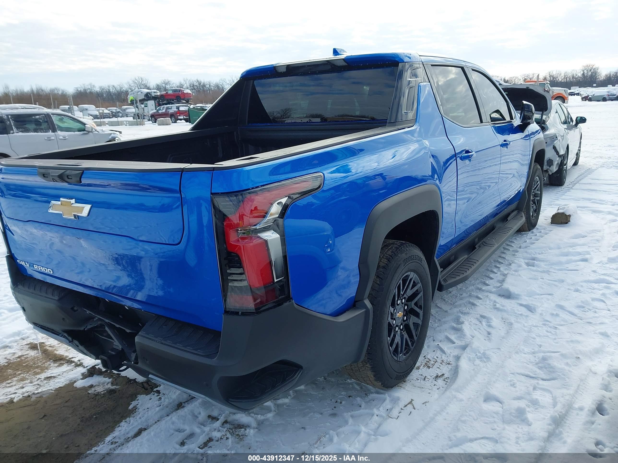 CHEVROLET SILVERADO image 4