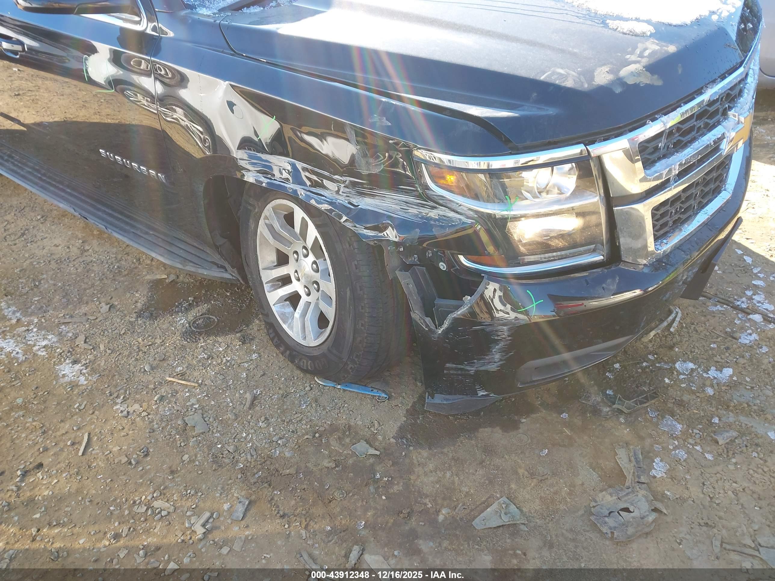 CHEVROLET SUBURBAN image 6