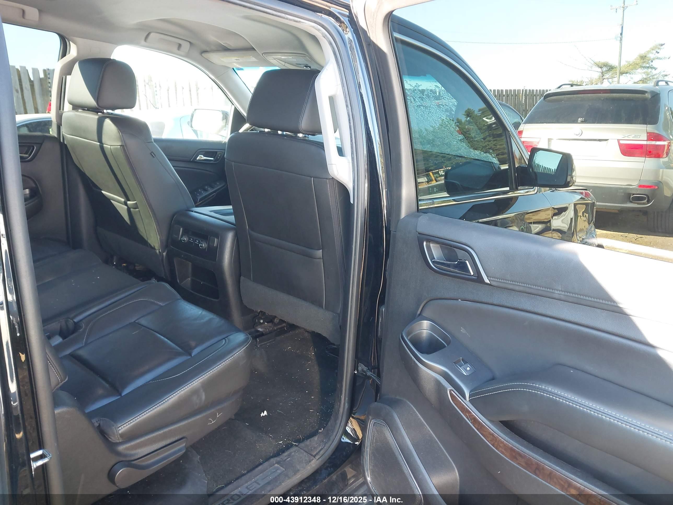 CHEVROLET SUBURBAN image 8