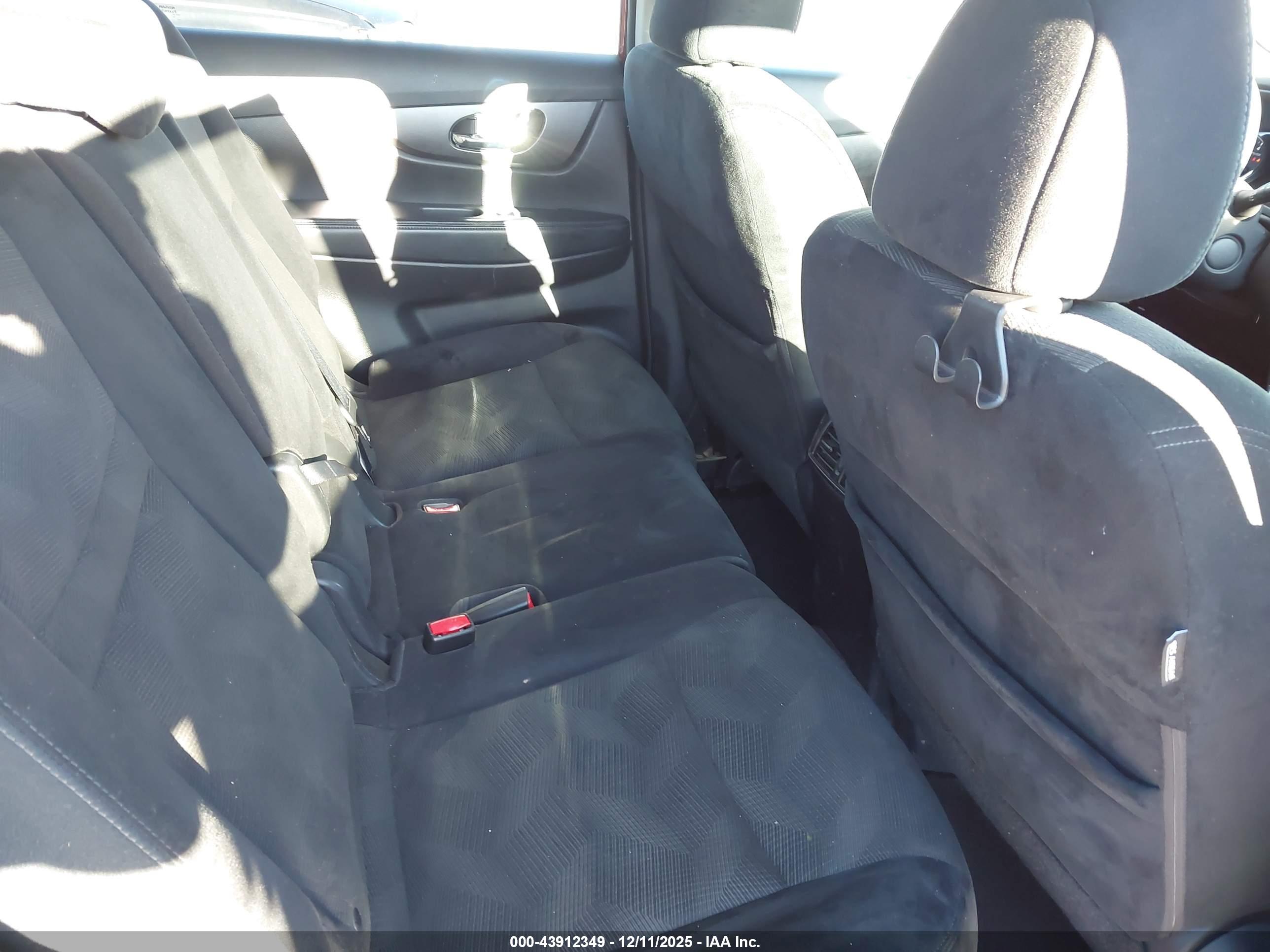 NISSAN ROGUE image 8